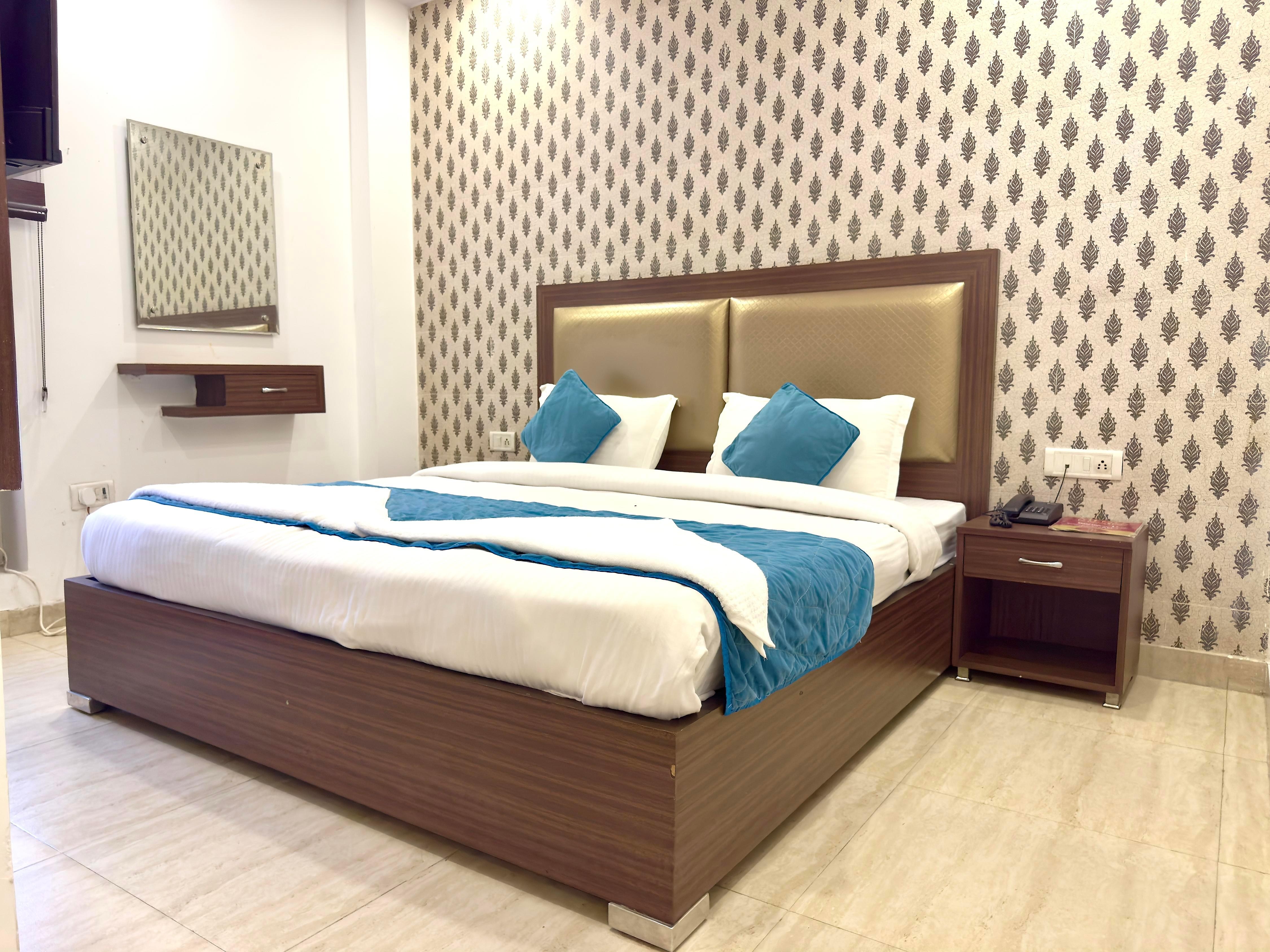 Hotel Pawan Plaza near Sir Ganga Ram Hospital - Tap to explore photos