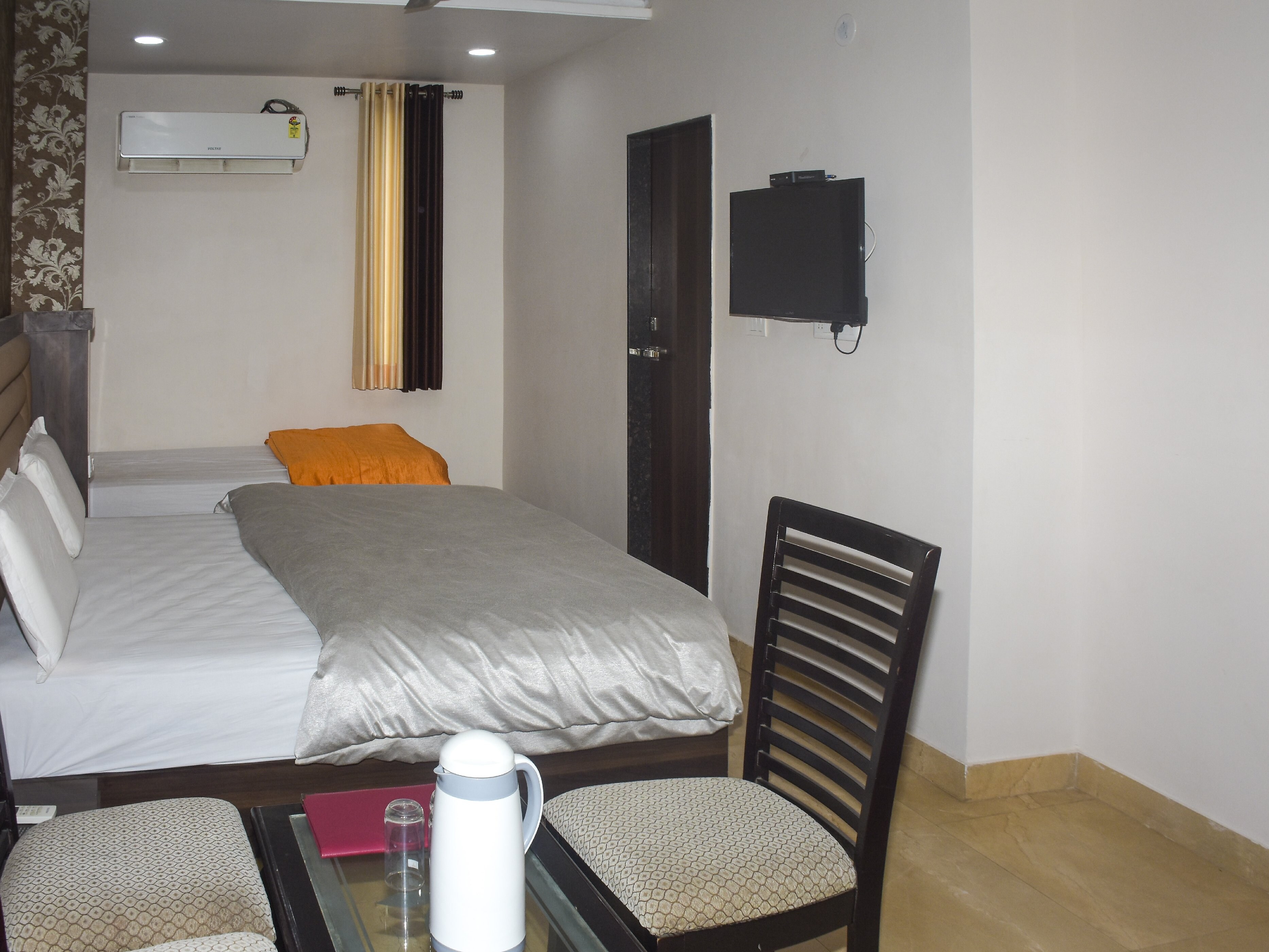 Hotel Lokpriya Inn - Tap to explore photos