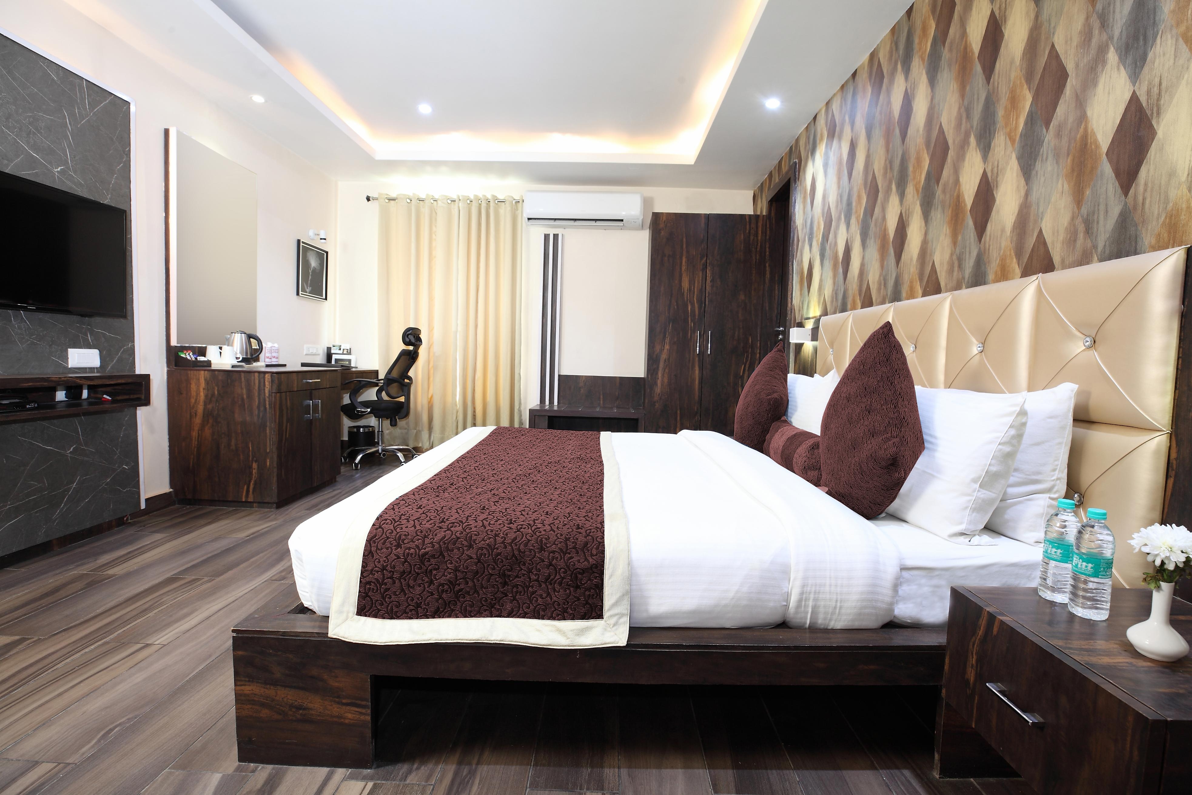 Pinnacle by Click Hotels, Lucknow - Tap to explore photos