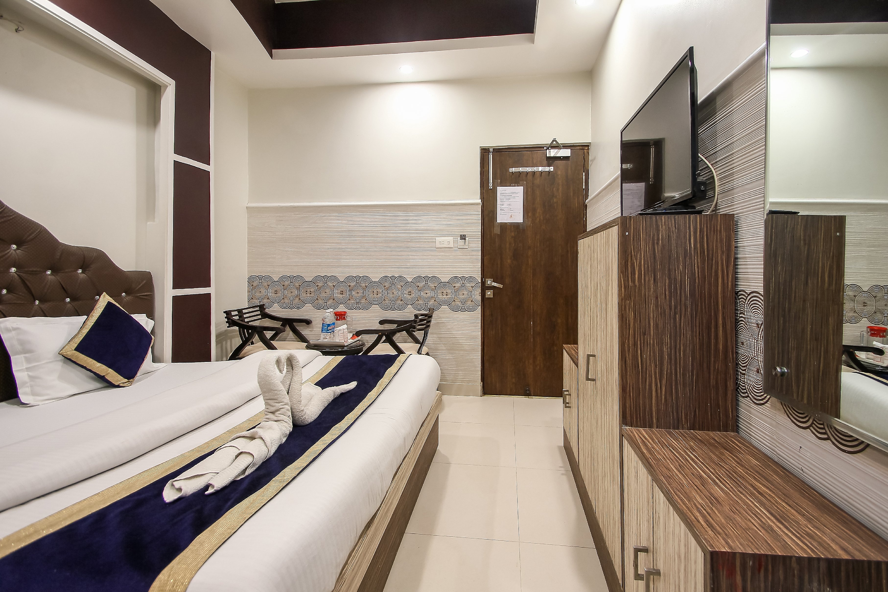 Hotel Shree Shaktia - Tap to explore photos