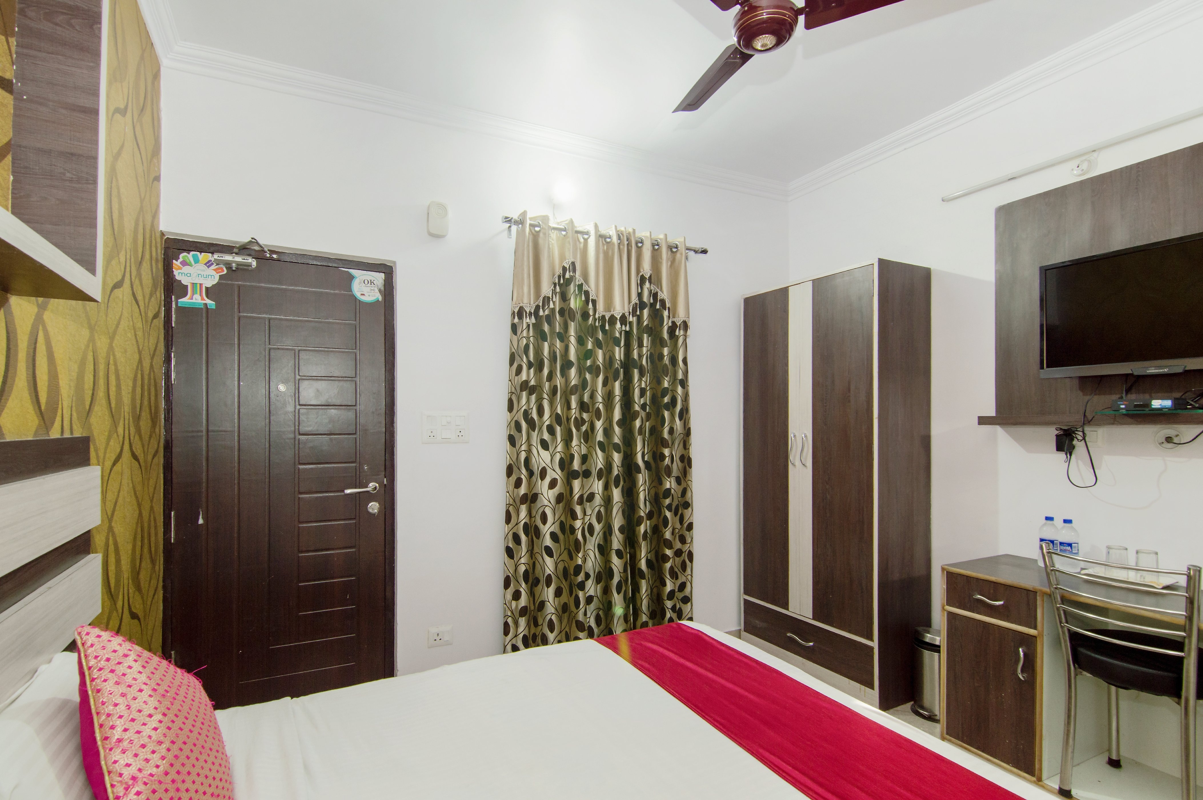 Parag Inn - Tap to explore photos