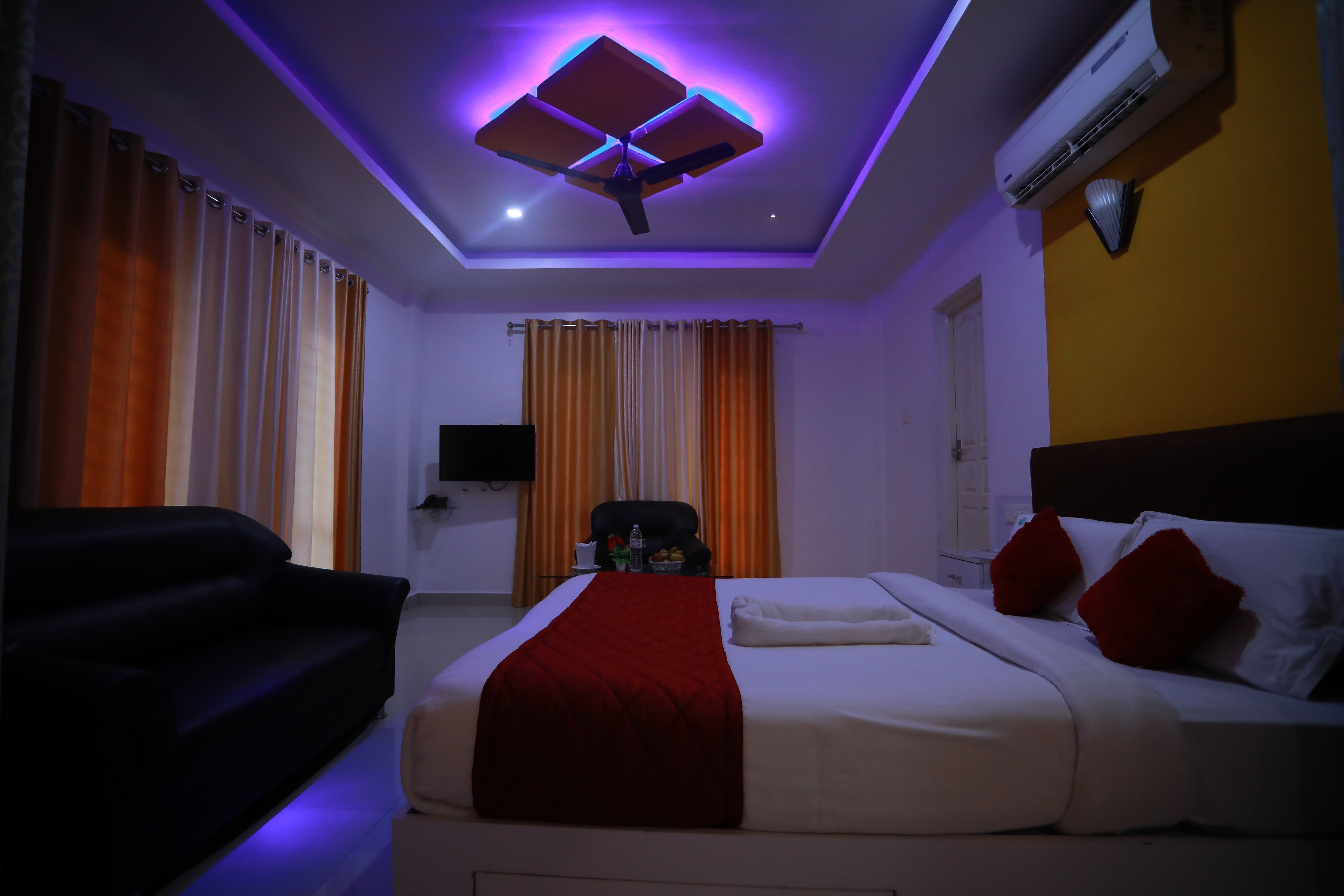 Hydel Palace Hotel and Resorts Athirapilly - Tap to explore photos