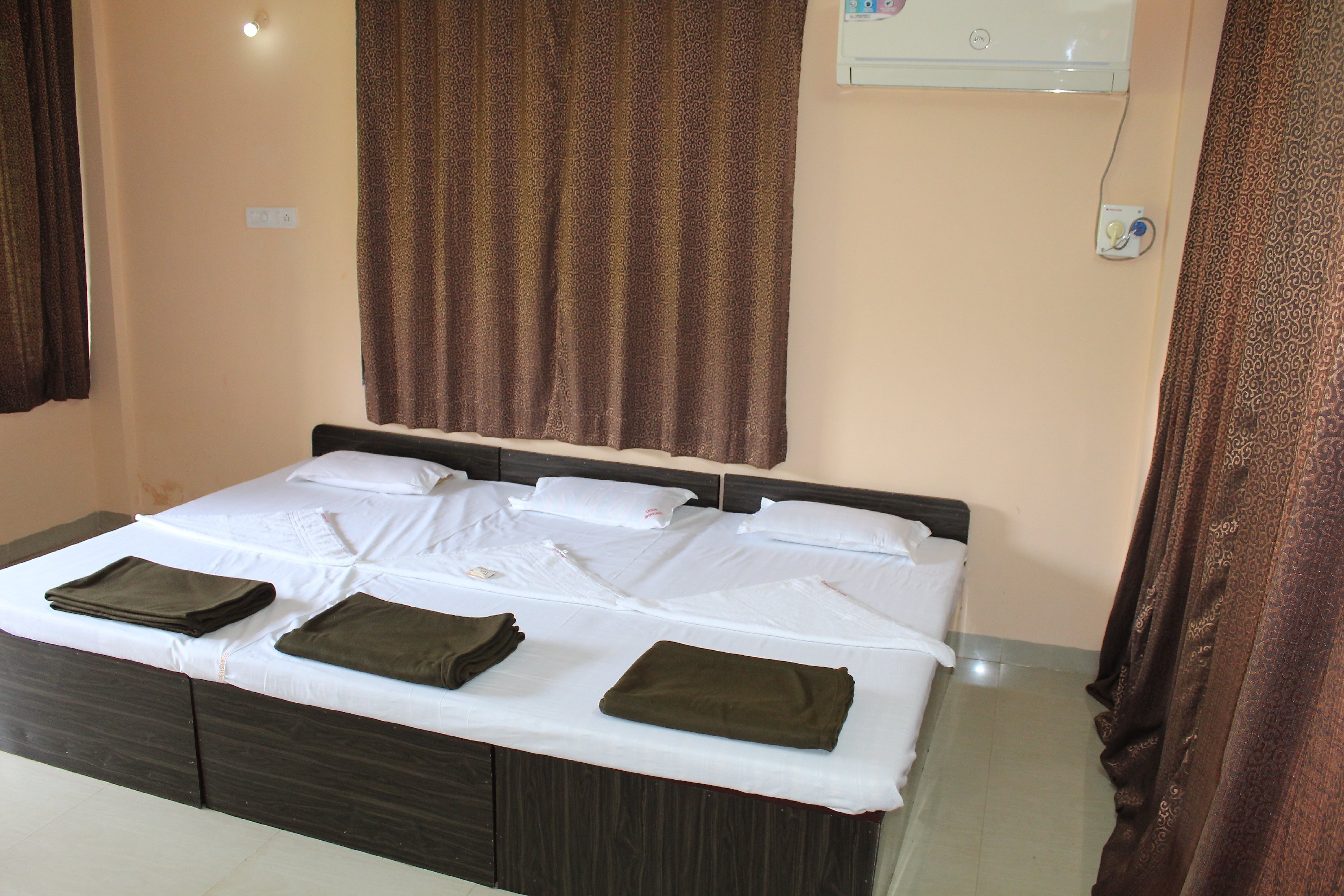 AC ROOM WITH BALCONY 1
