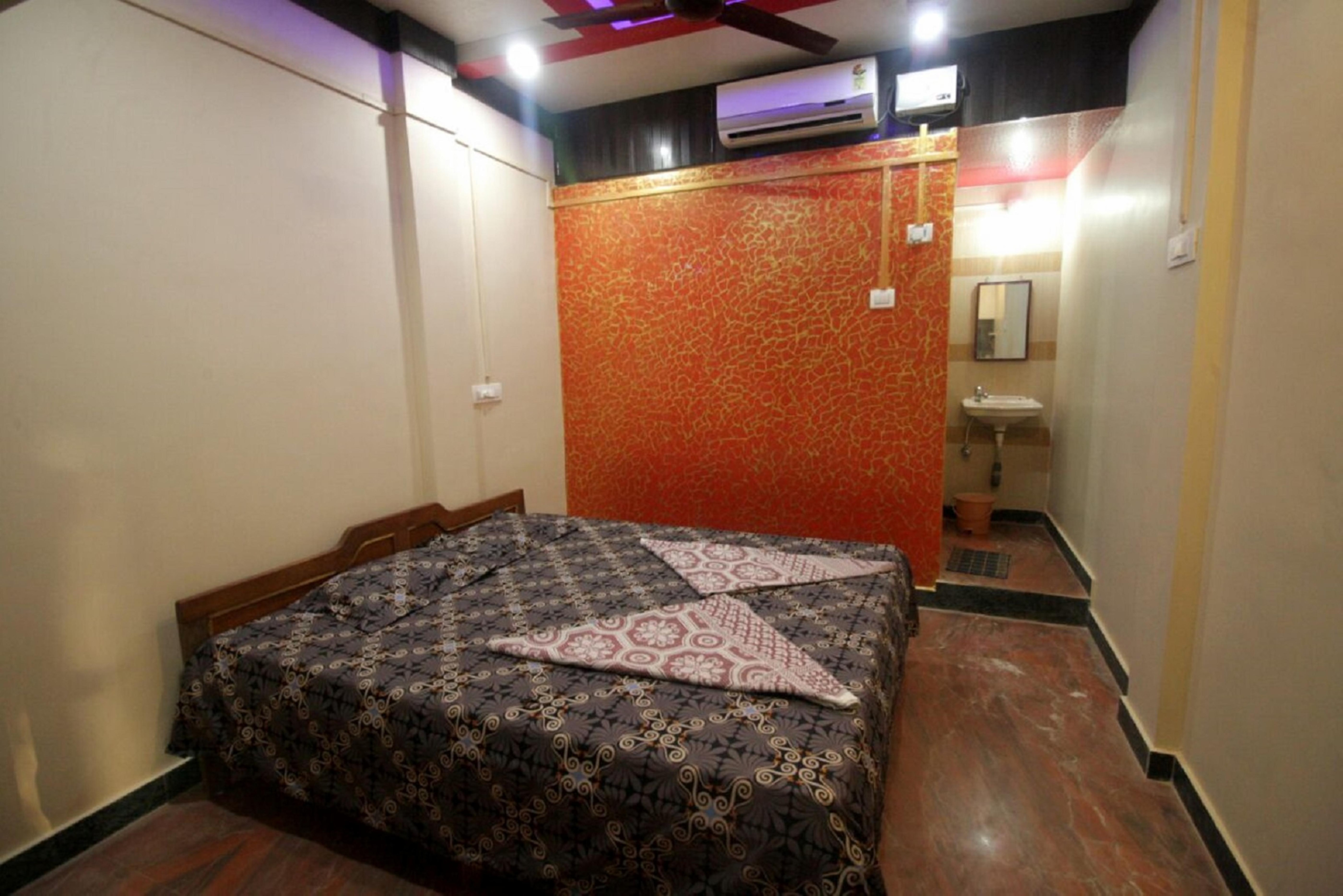 Gauri Resorts Homestay | Rooms & Caretaker - Tap to explore photos