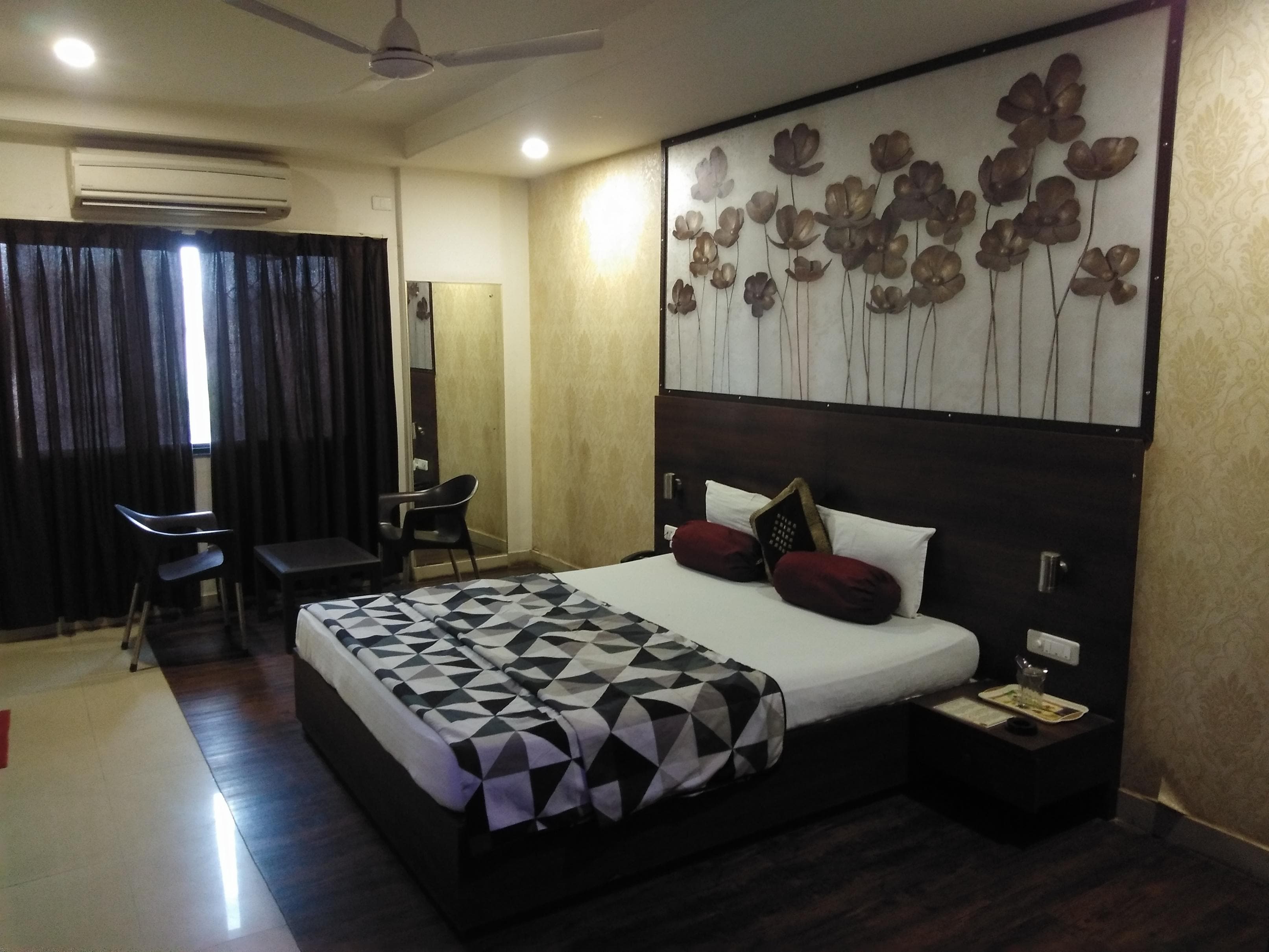 Hotel Babul Inn - Tap to explore photos