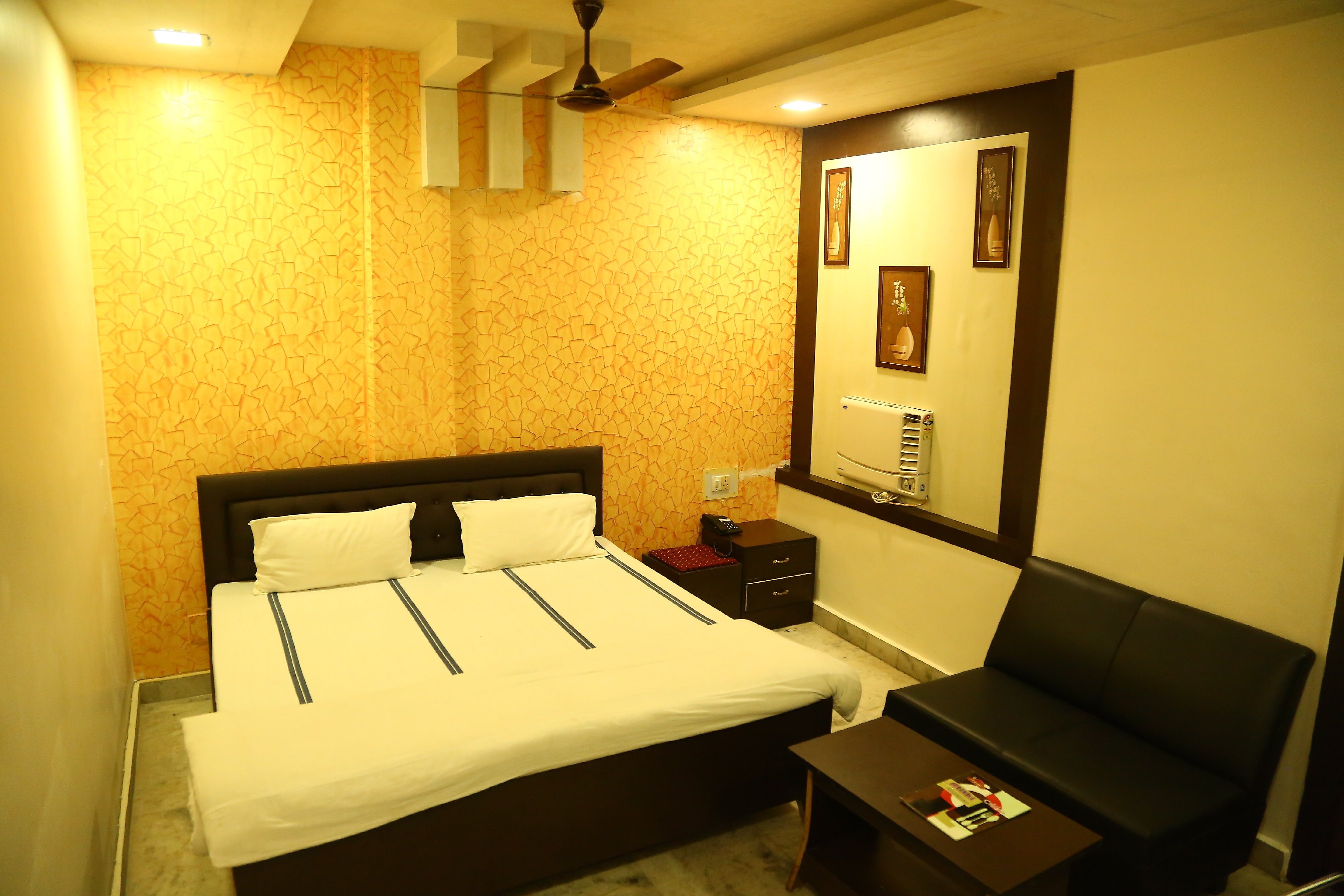 Hotel Sarna - Tap to explore photos