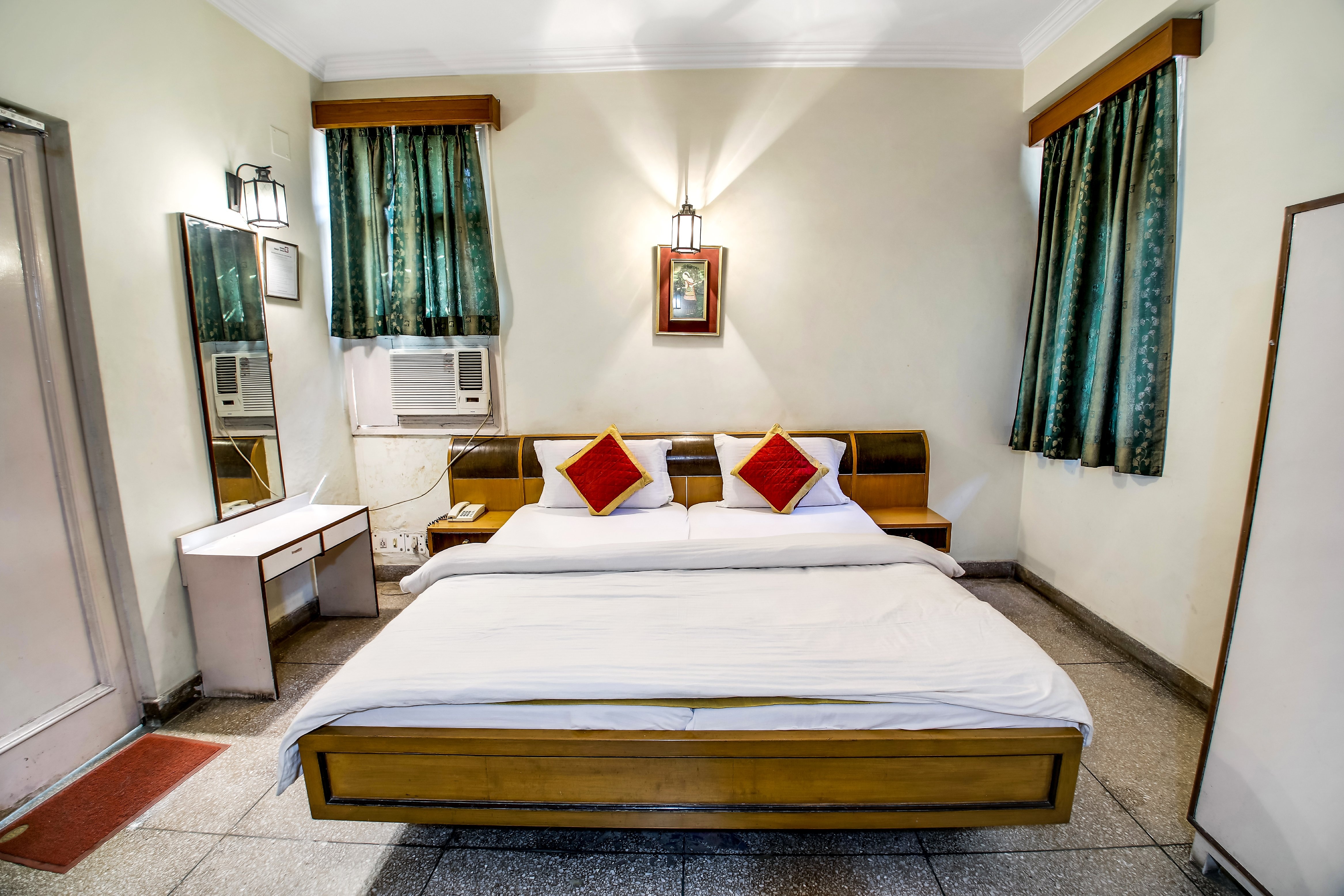 Kastle Guest House - Tap to explore photos