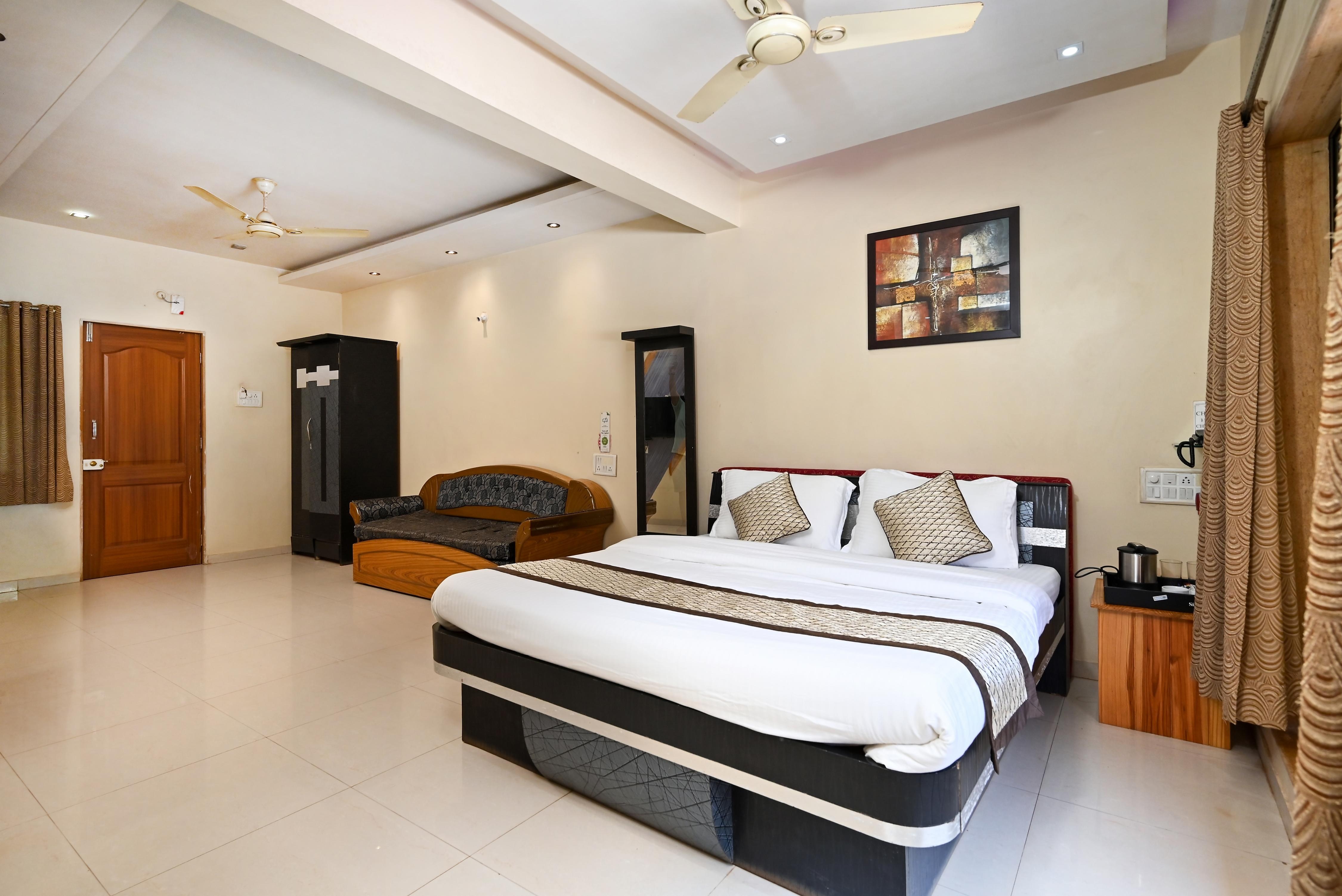 Wairkar's Sea Pearl Resort - Tap to explore photos