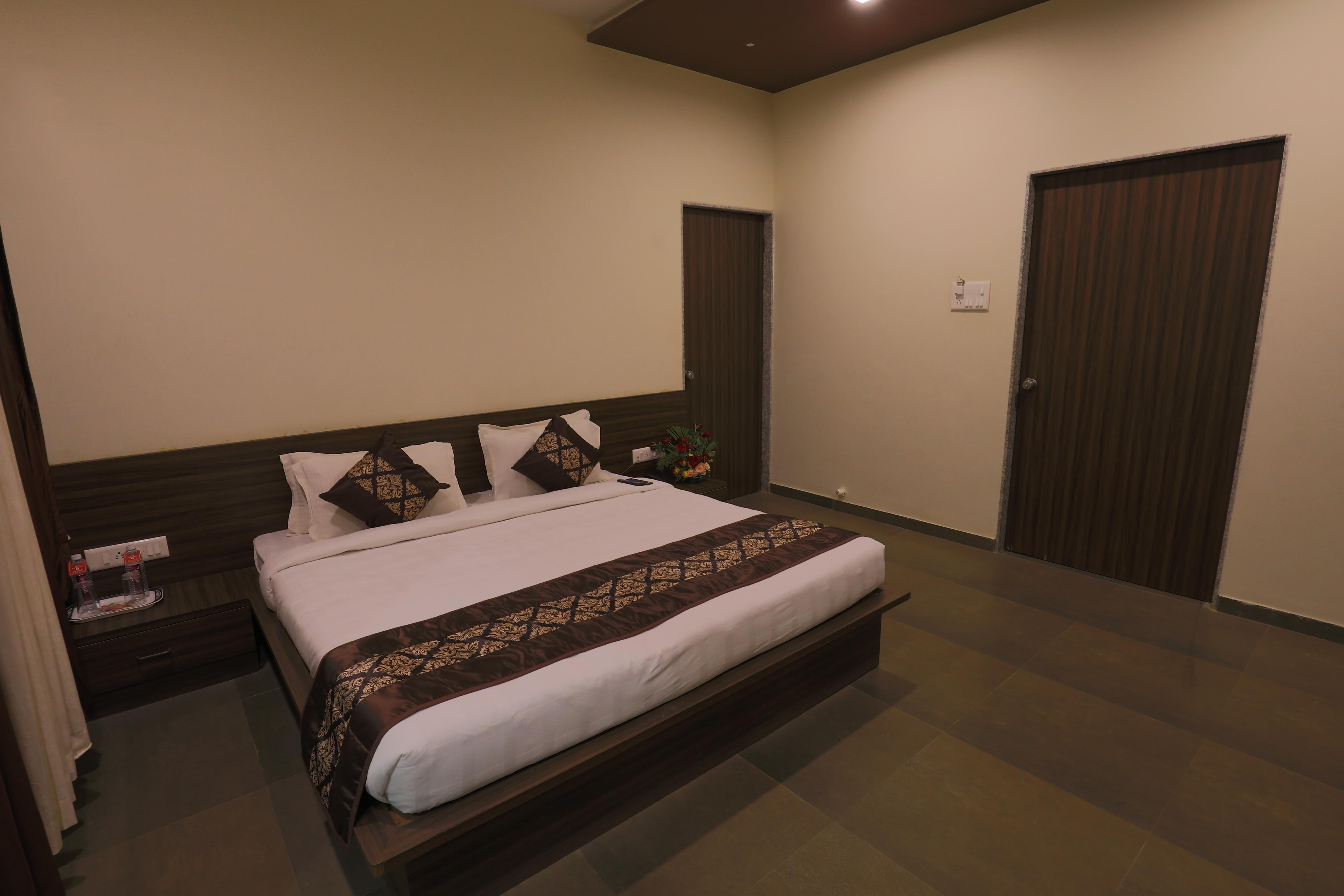 Vishal Lords Inn Gir Forest - Pure Veg - Tap to explore photos
