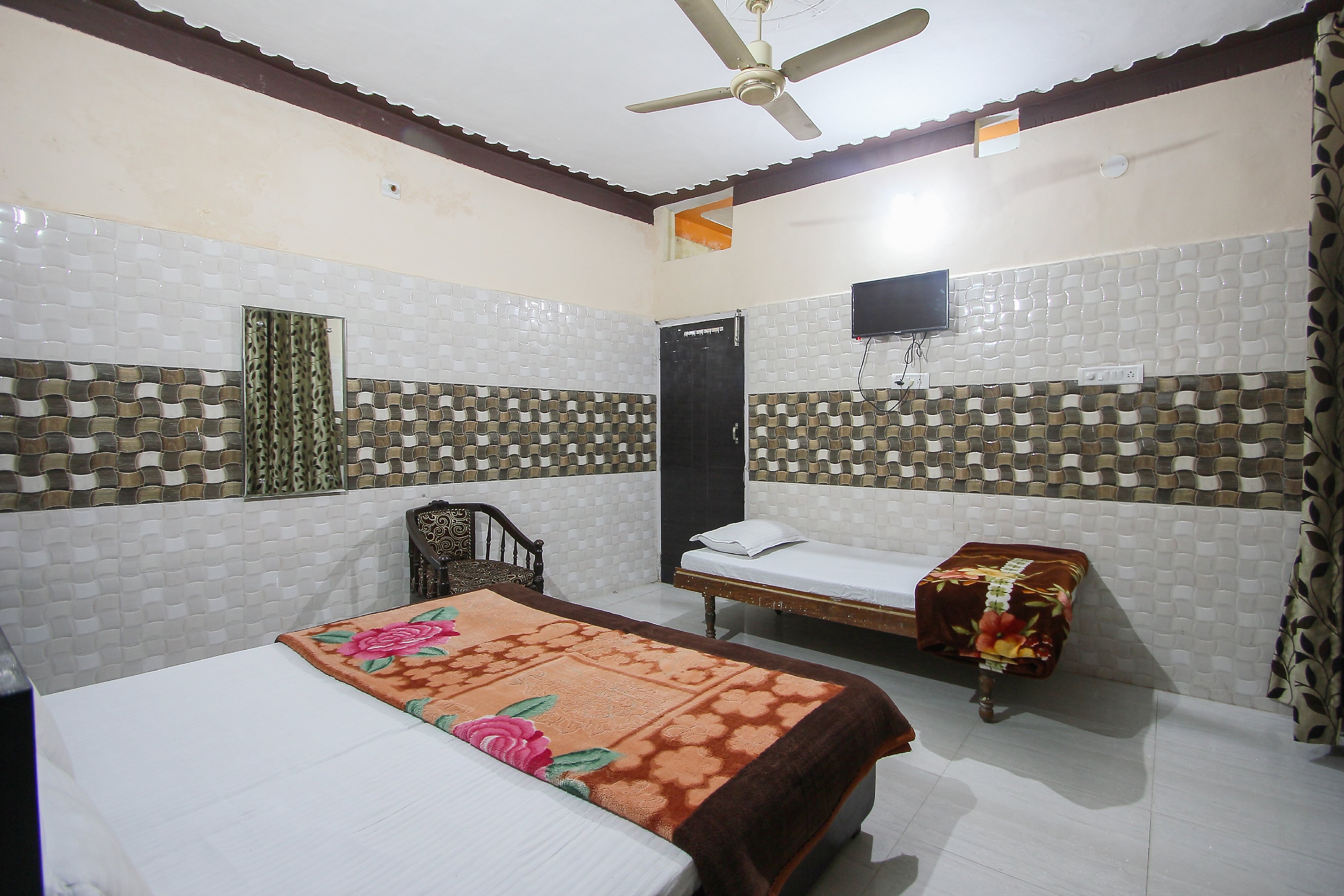 Vidya Guest House - Tap to explore photos