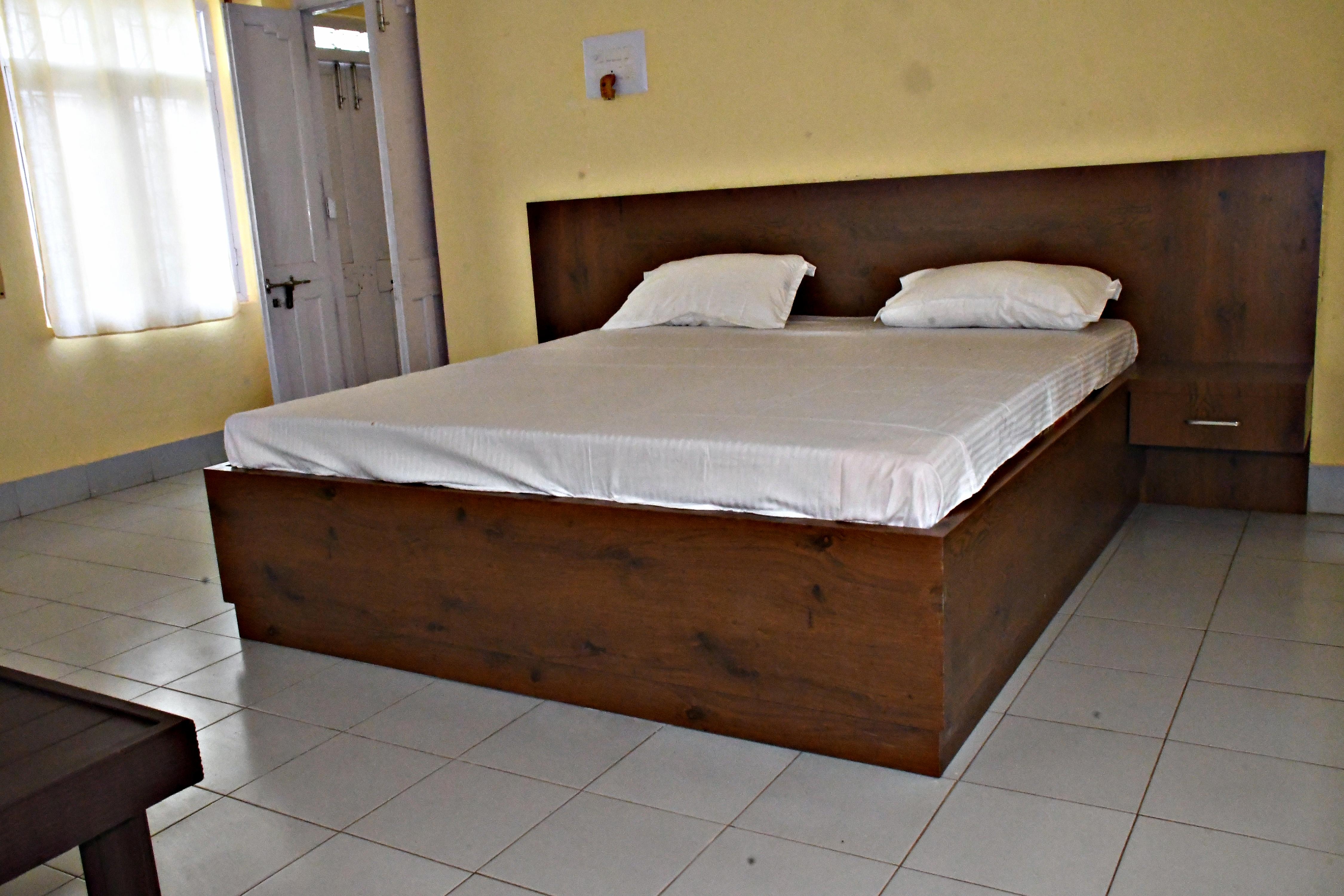 ESHANI LODGE & GUEST HOUSE - Tap to explore photos