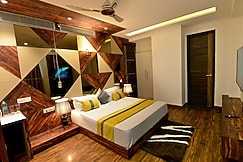 Hotel The Yellow Near PEC, PGI, PU Chandigarh, Kharar