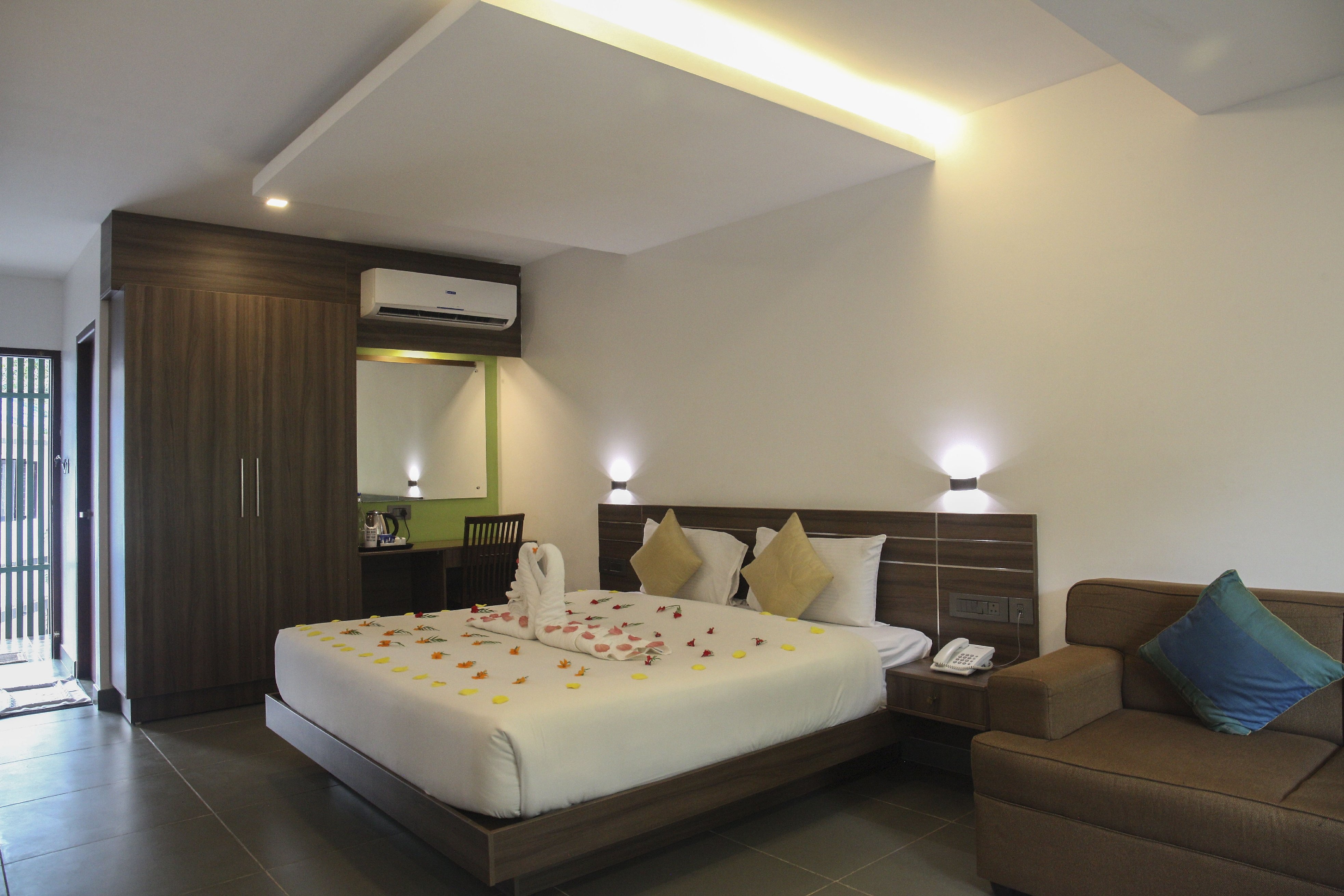 SILVER STORM RESORT ATHIRAPPILLY - Tap to explore photos