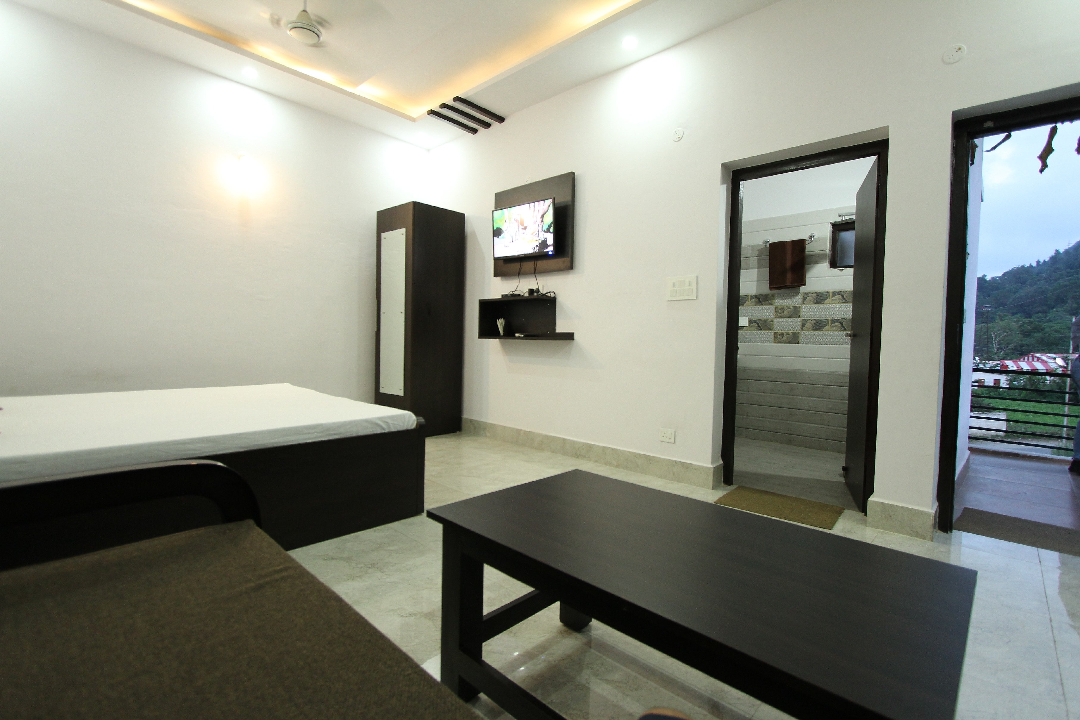 Bhimtal Inn Guest House - Tap to explore photos