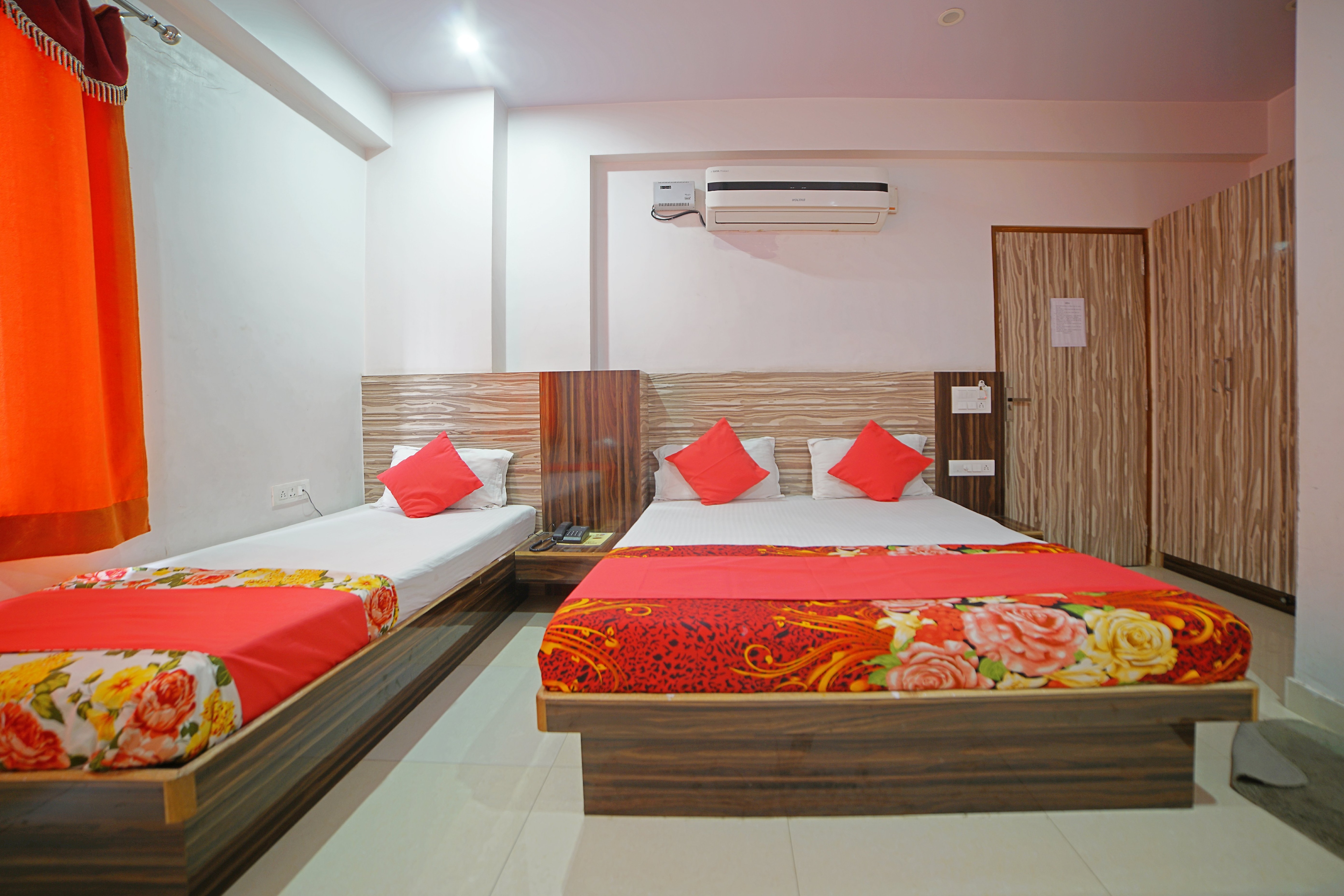 Hotel Thikana Palace - Tap to explore photos