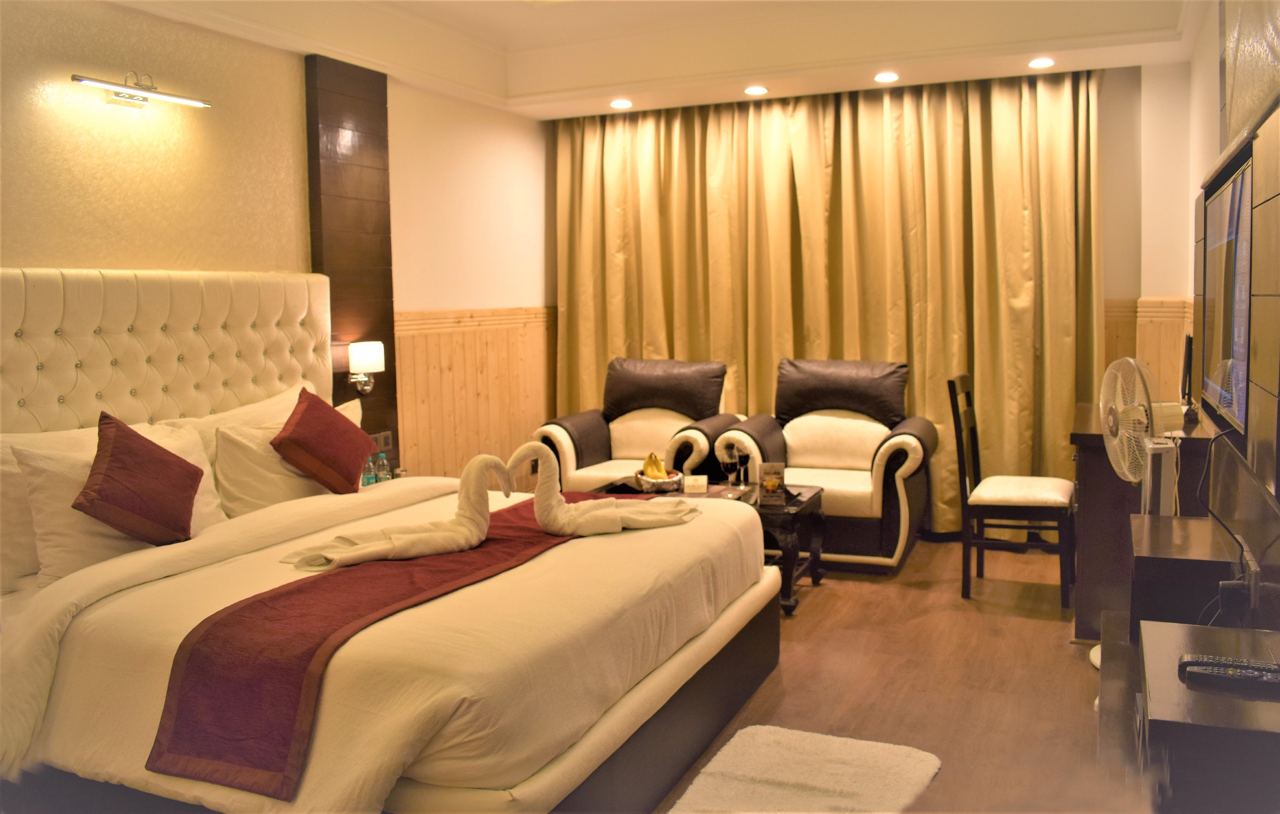 Hotel Dhroov Near Mall Road By Mystical Views - Tap to explore photos