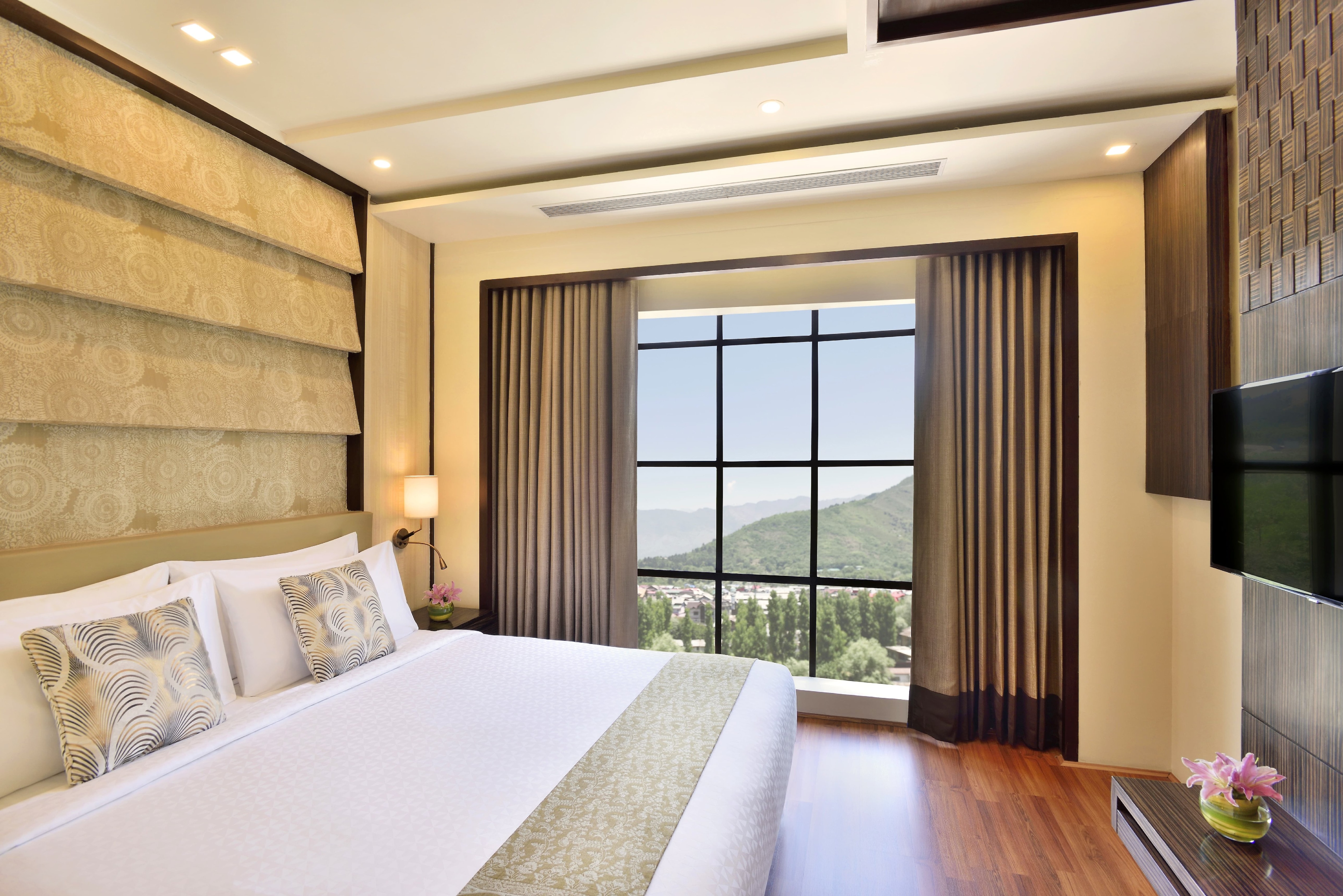 Four Points by Sheraton Srinagar - Tap to explore photos