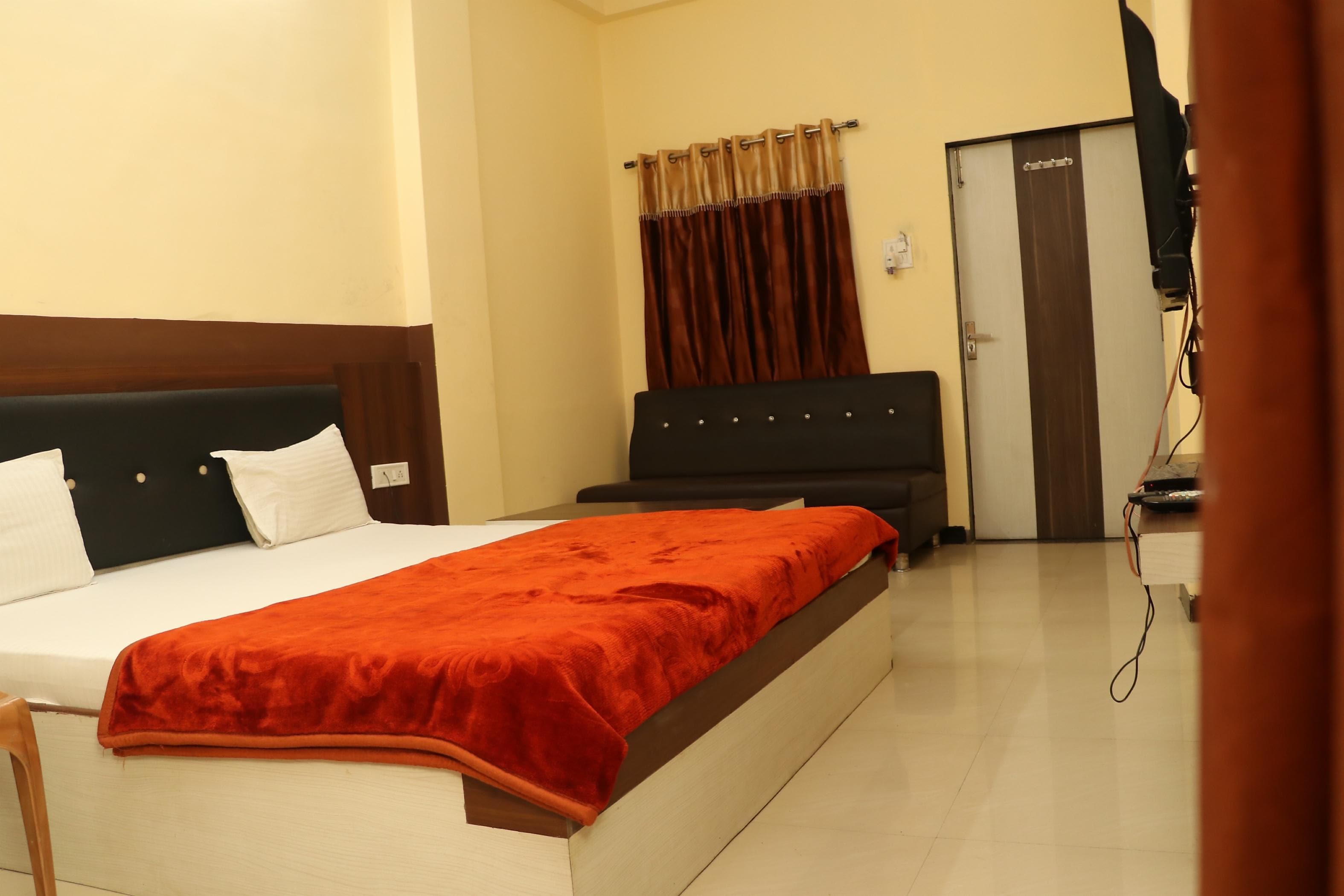 HOTEL SHRI SUNDARAM PALACE - Tap to explore photos
