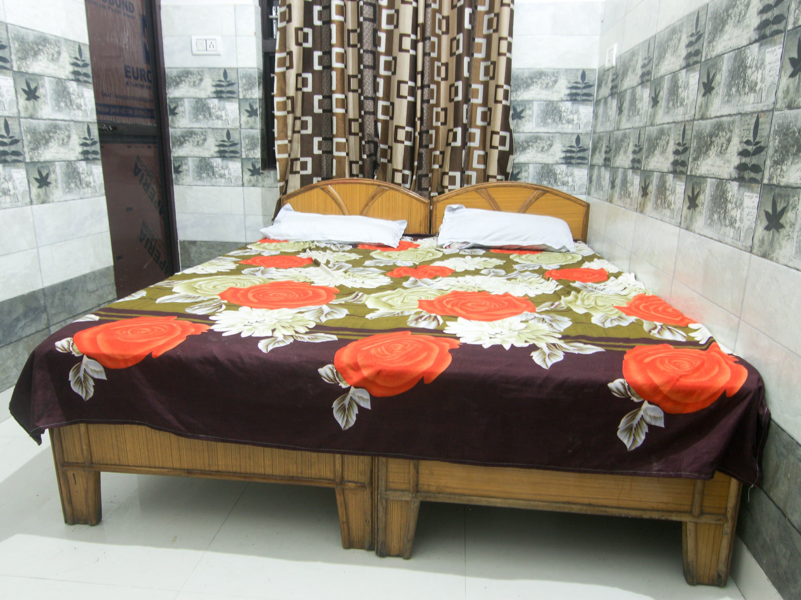 Hotel Shri lalji - Tap to explore photos