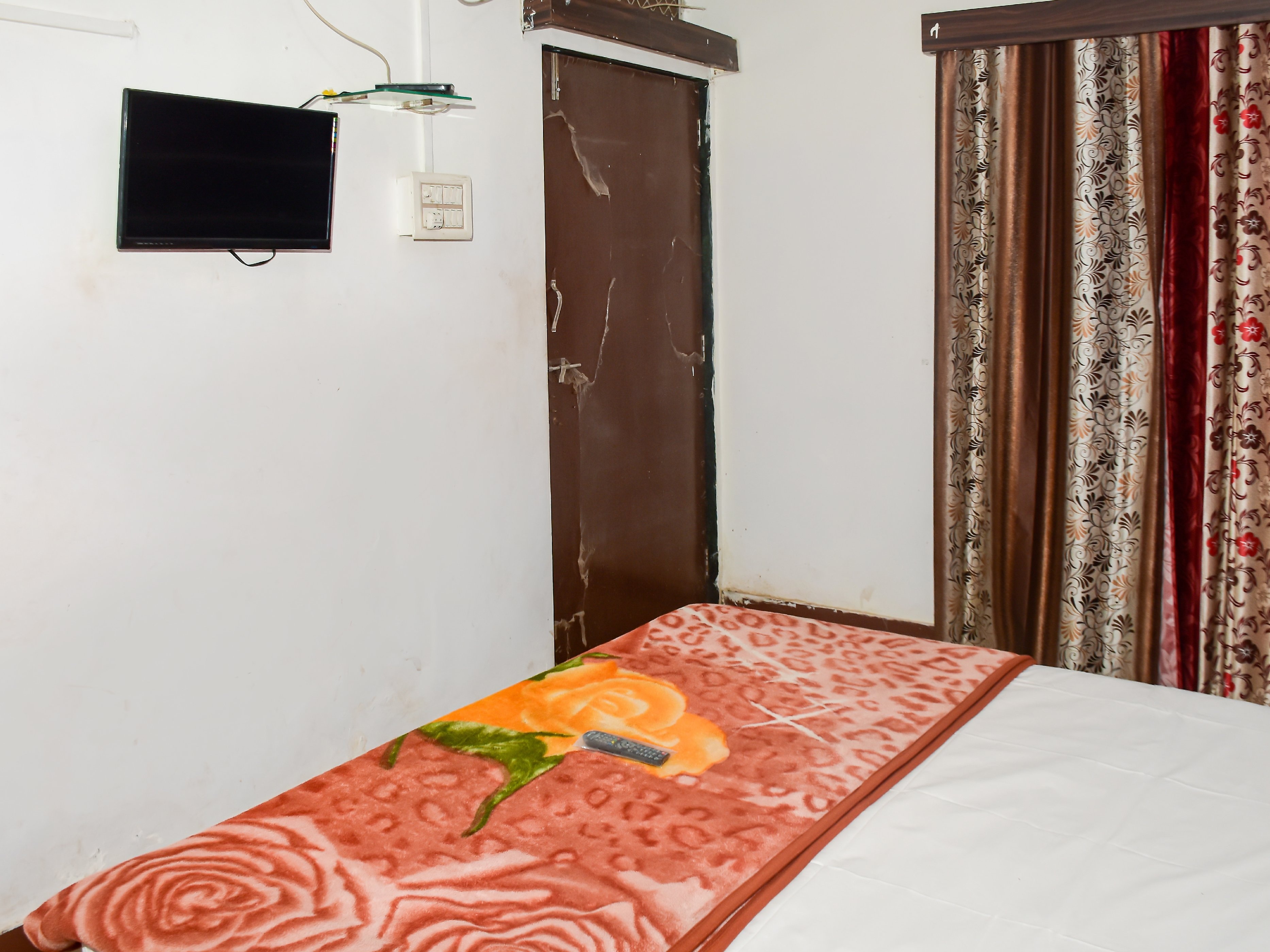 HOTEL JADAV & NATRAJ DINNING HALL - Tap to explore photos