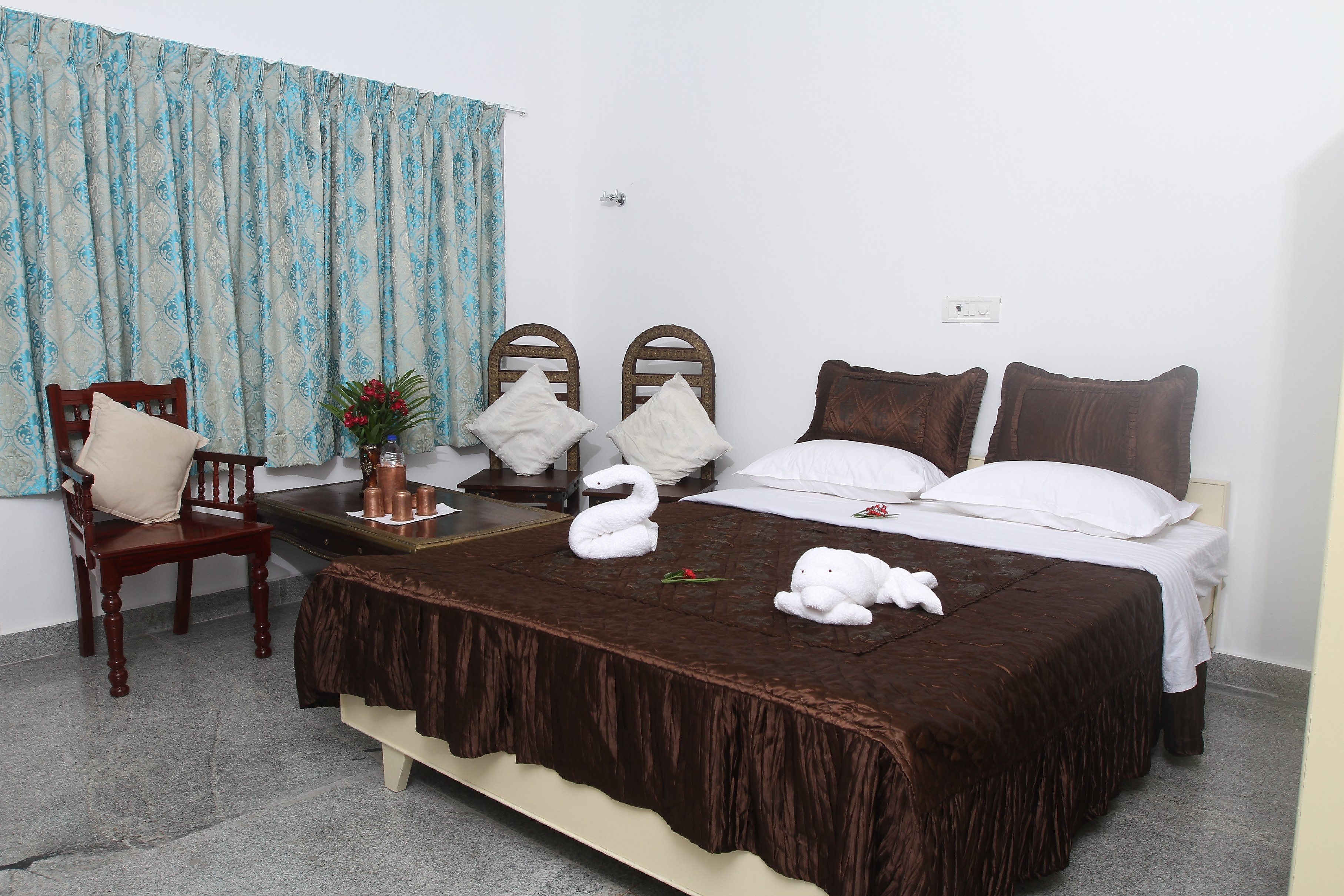 Meya Beach Walk hotel - Tap to explore photos