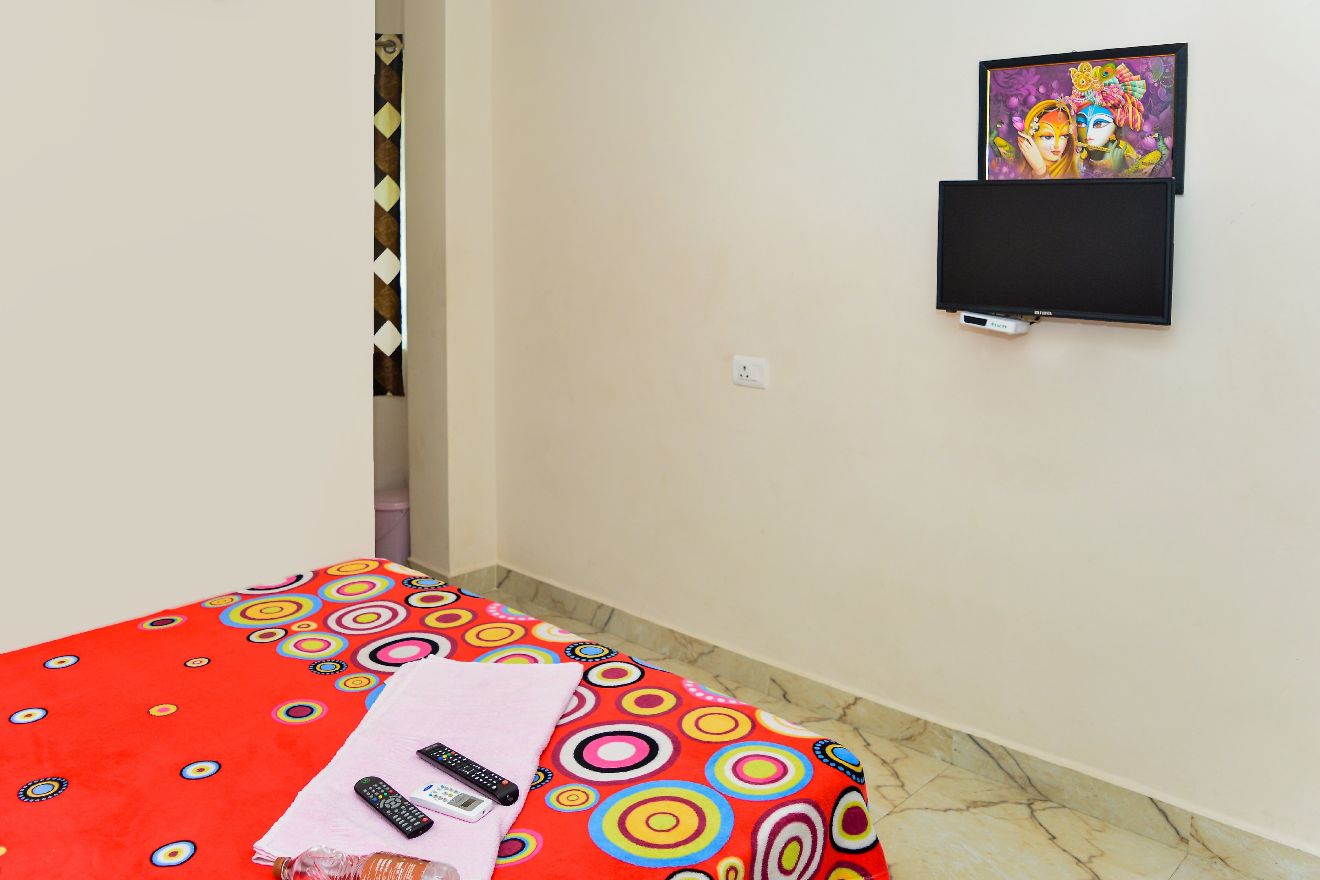 Krish Rooms & Stay - Tap to explore photos