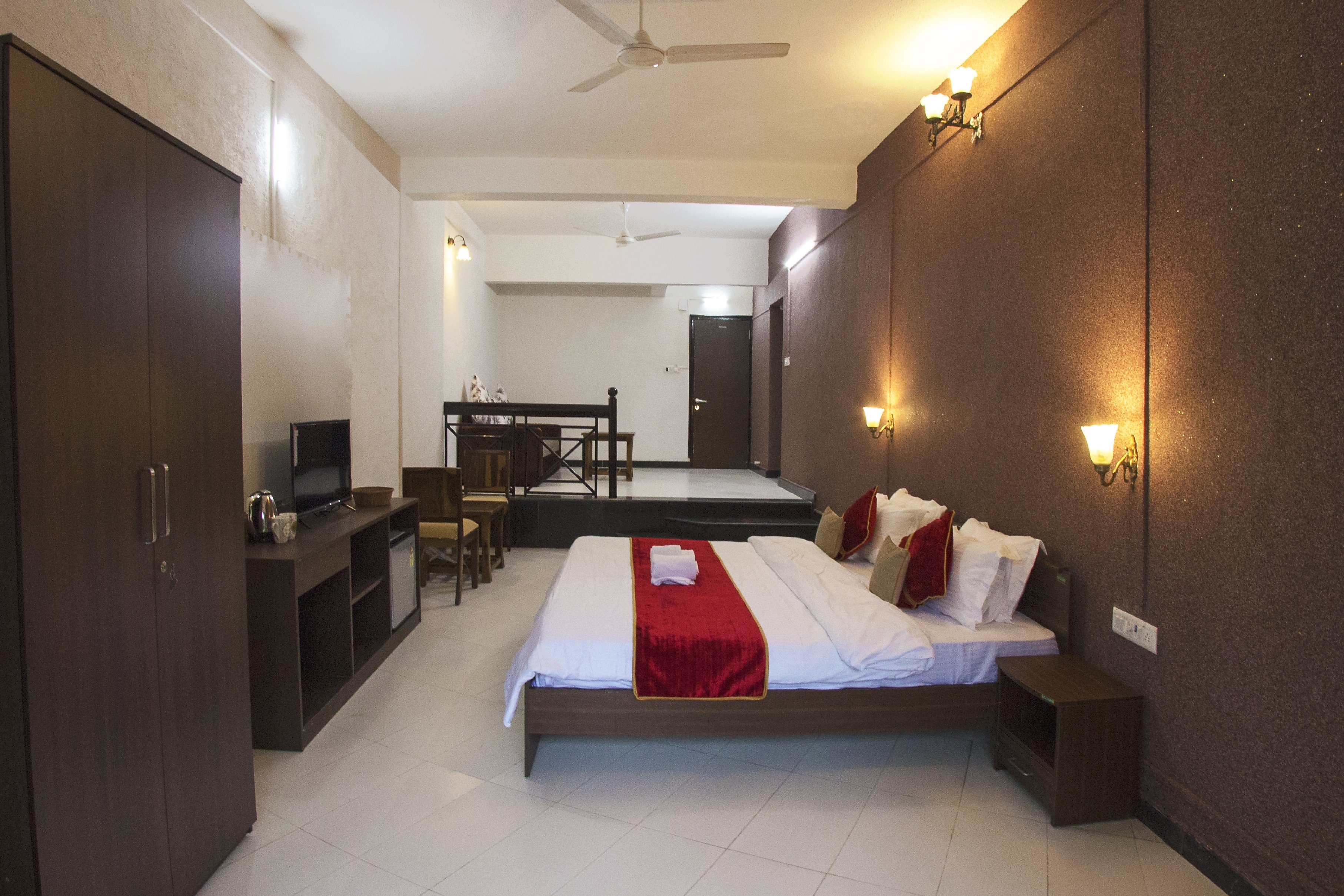 Super Deluxe AC Room with Balcony 1