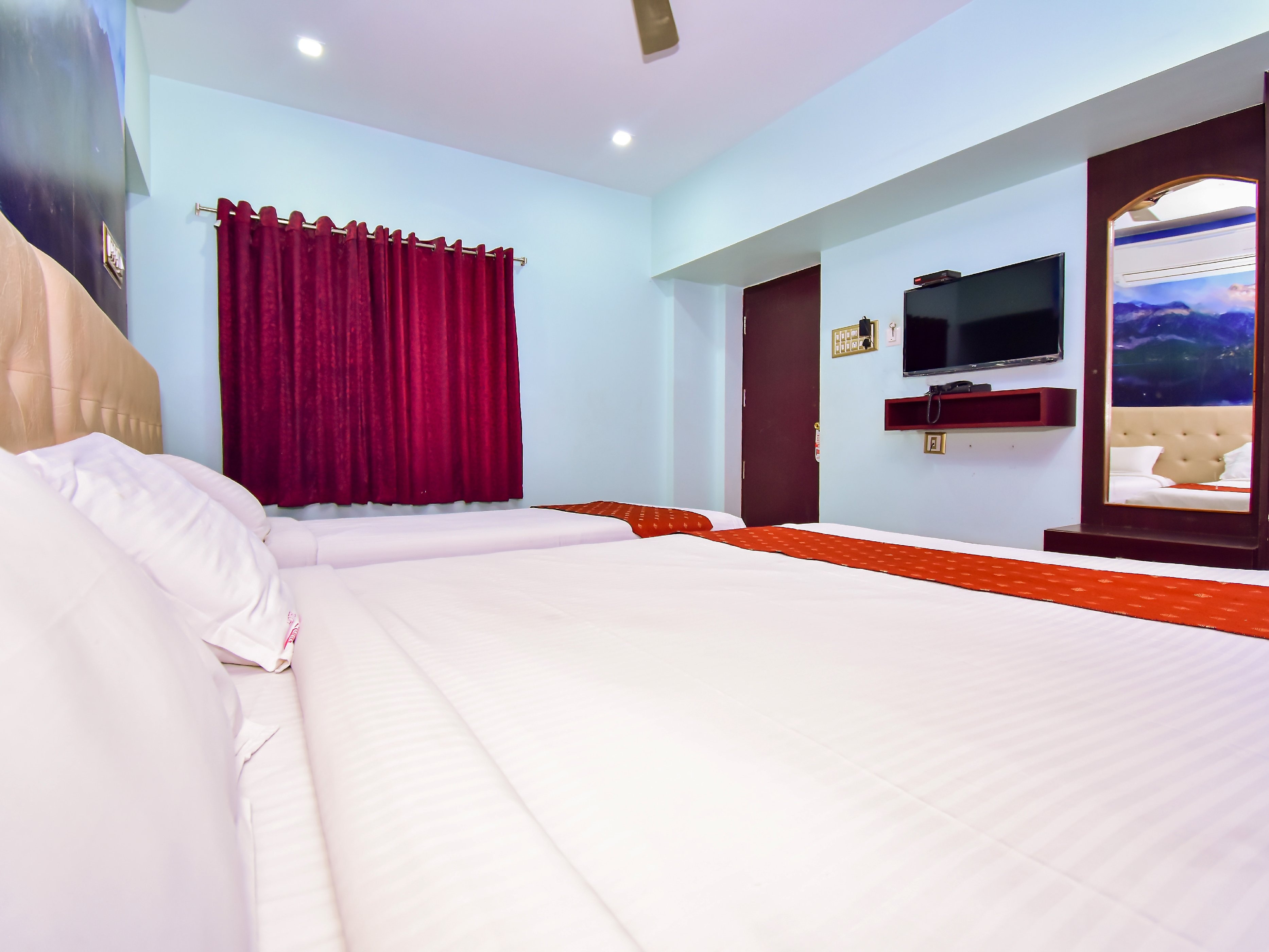 Hotel  Apple Park Inn - Tap to explore photos