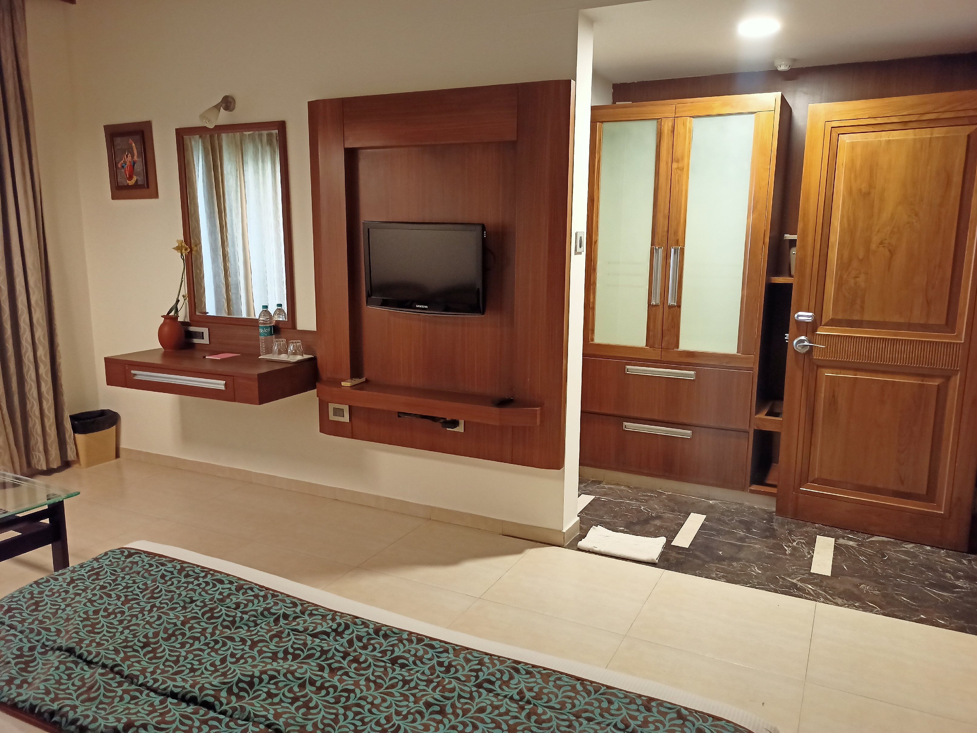 Ponnis Grand Inn - Tap to explore photos