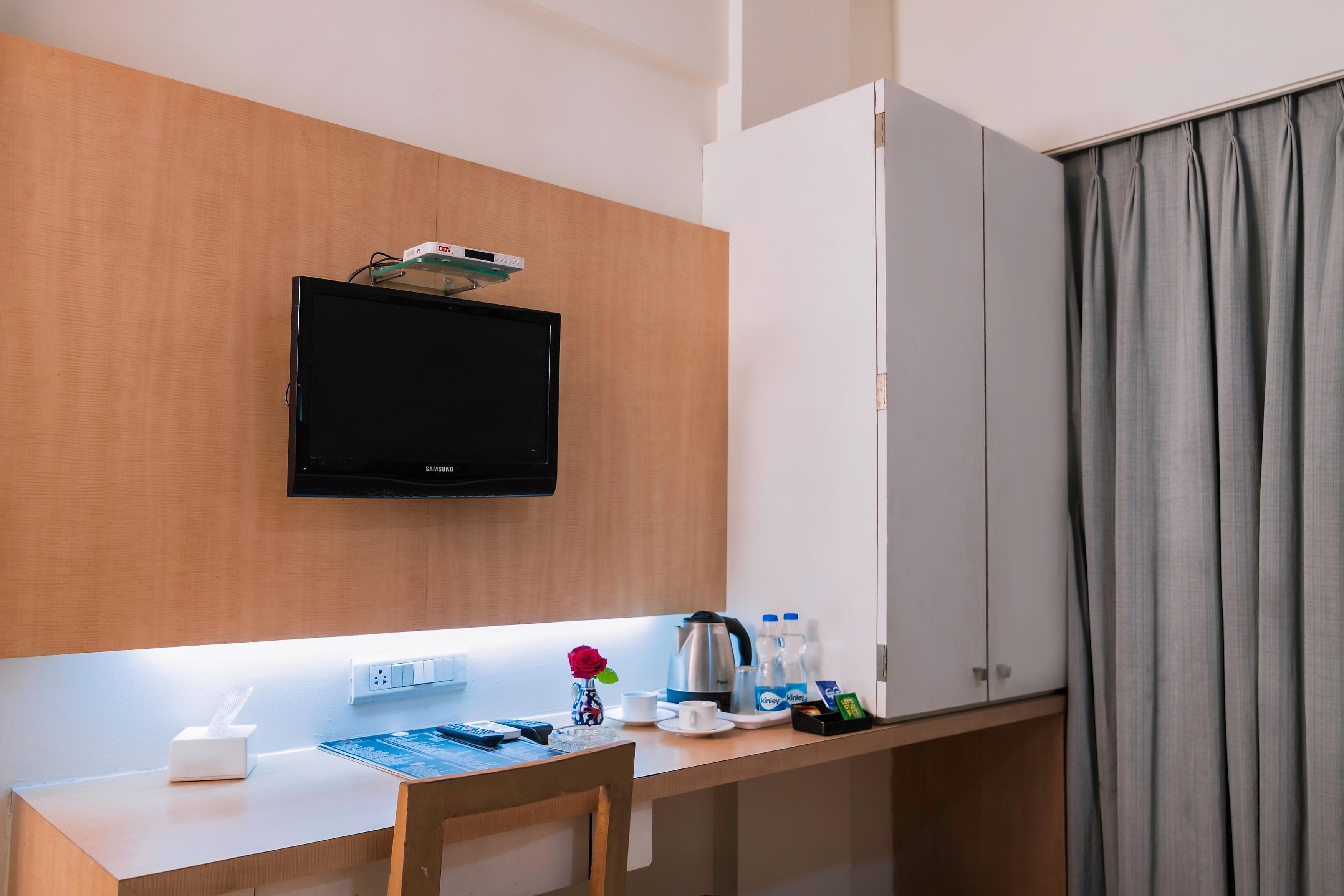 Hotel Monarch Guestline in MIDC Rabale - Tap to explore photos