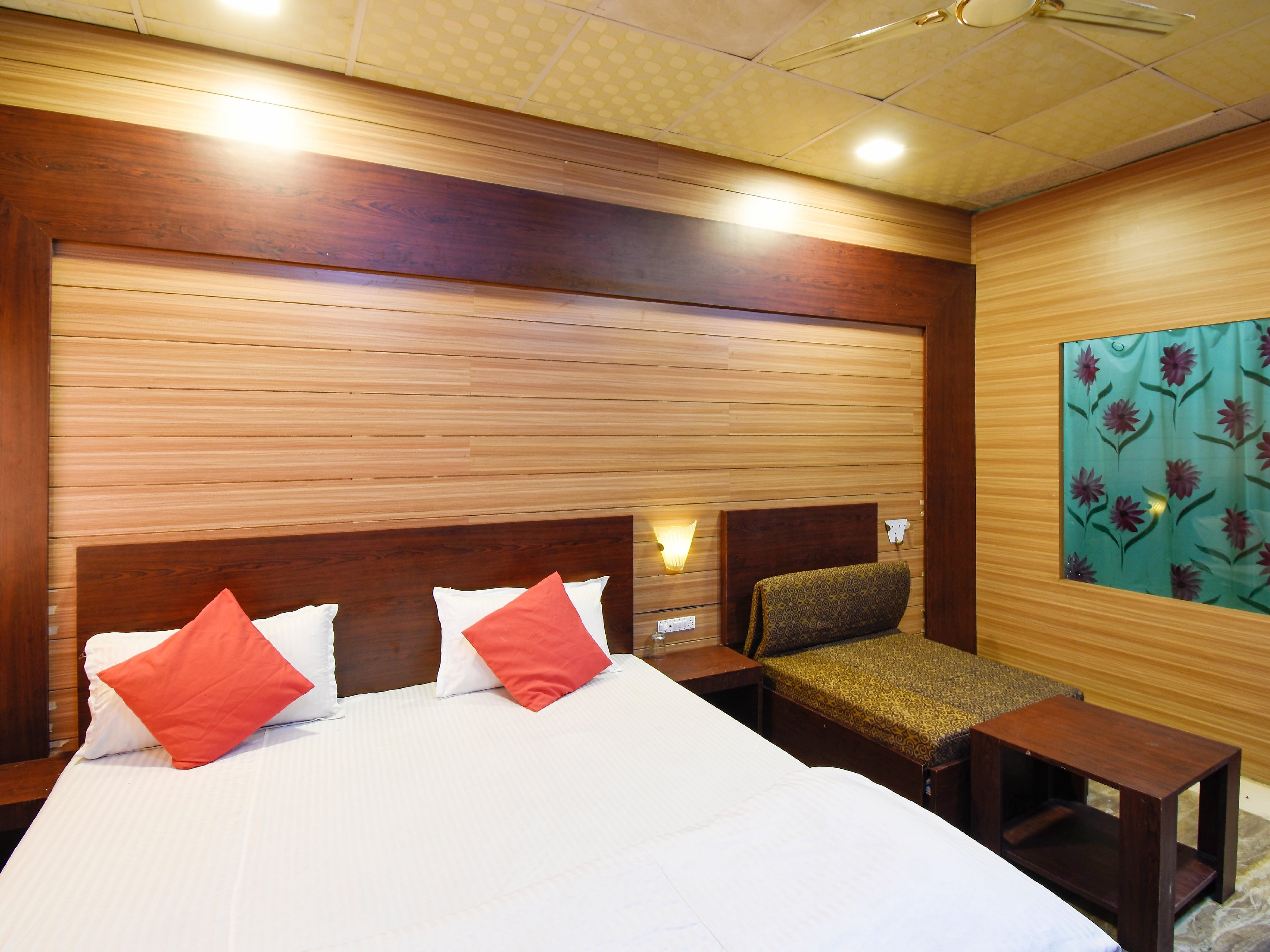 Hotel Dhingra Residency - Tap to explore photos