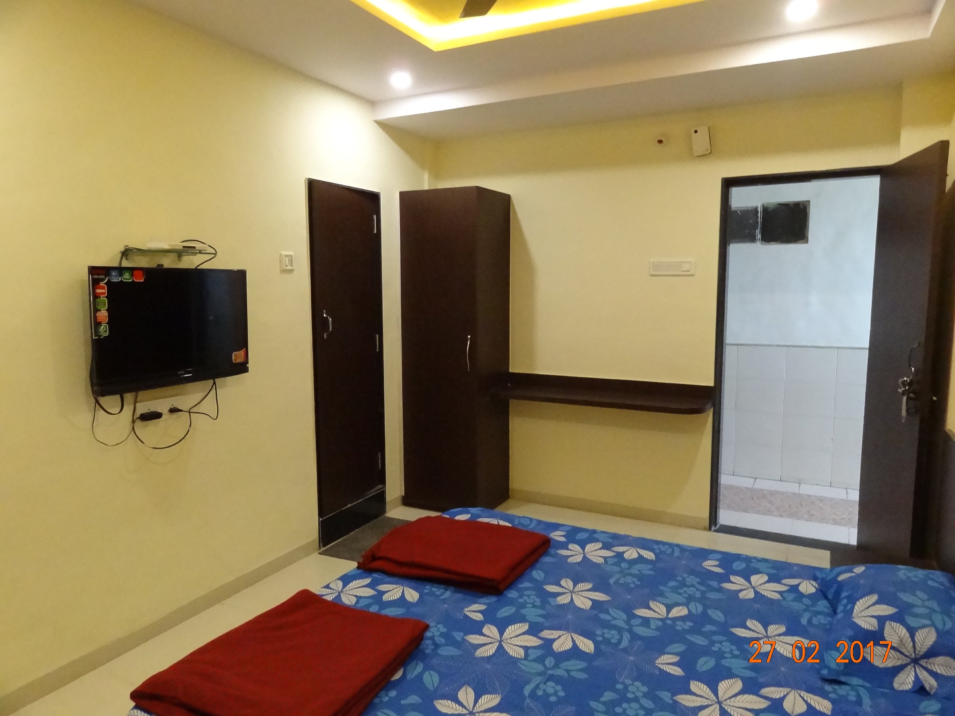 SATKAR GUEST HOUSE - Tap to explore photos
