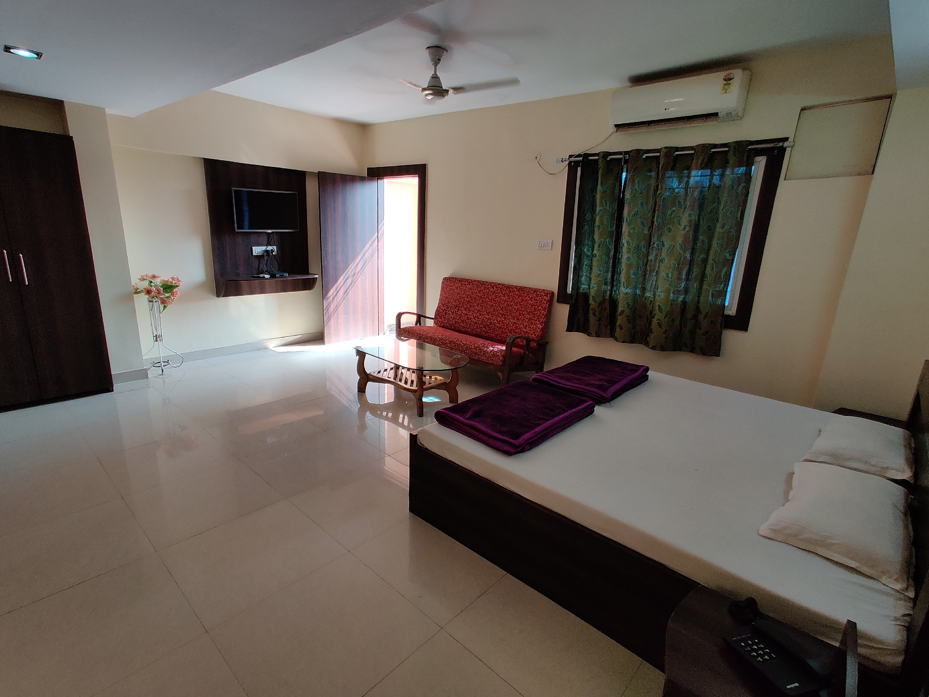 Hotel Shri Narayan Palace - Tap to explore photos