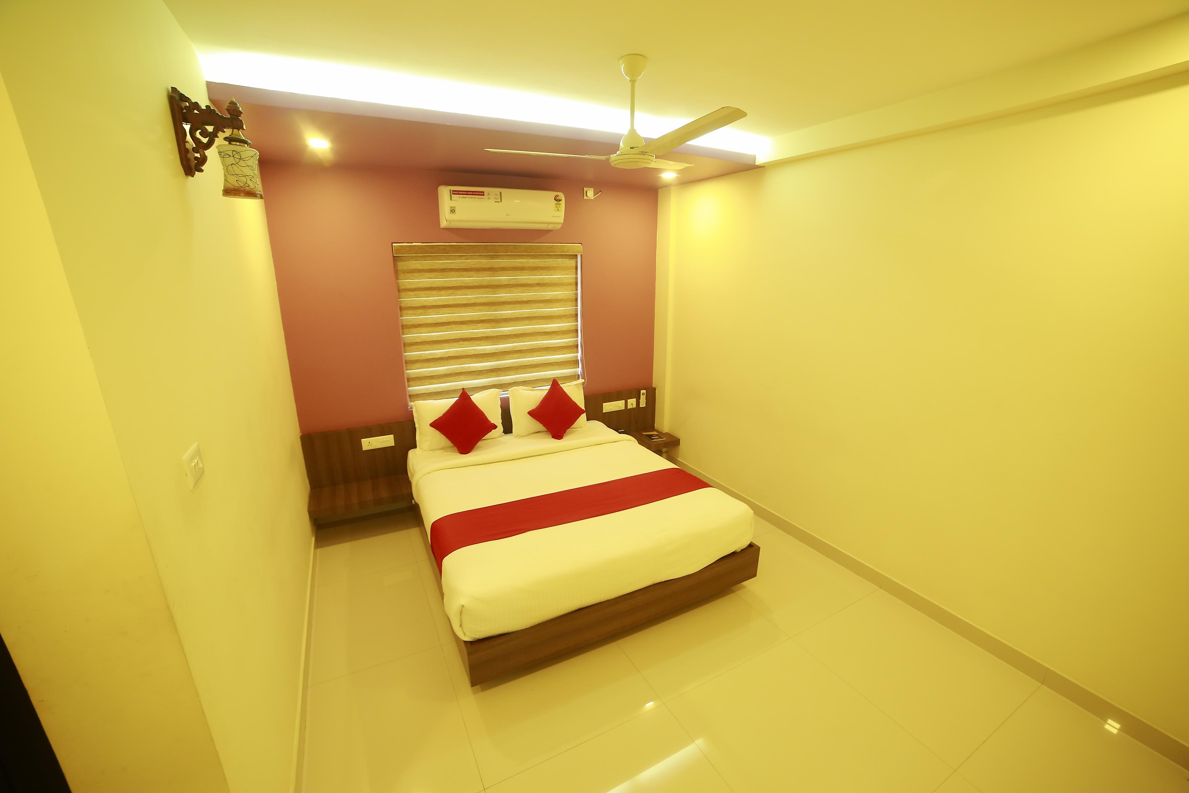 Hotel Rithu Regency - Tap to explore photos