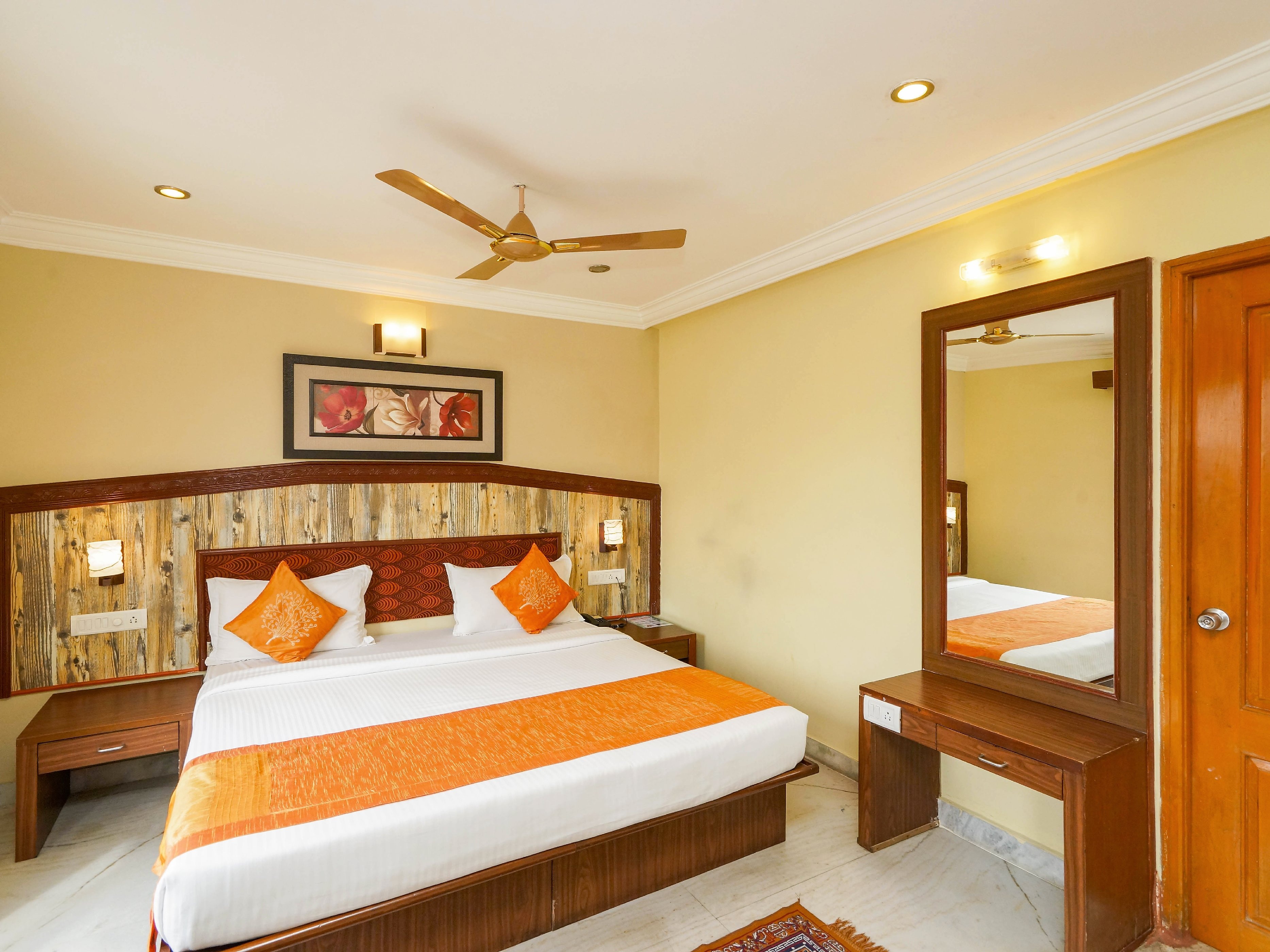 Hotel Chennai Gate - Tap to explore photos