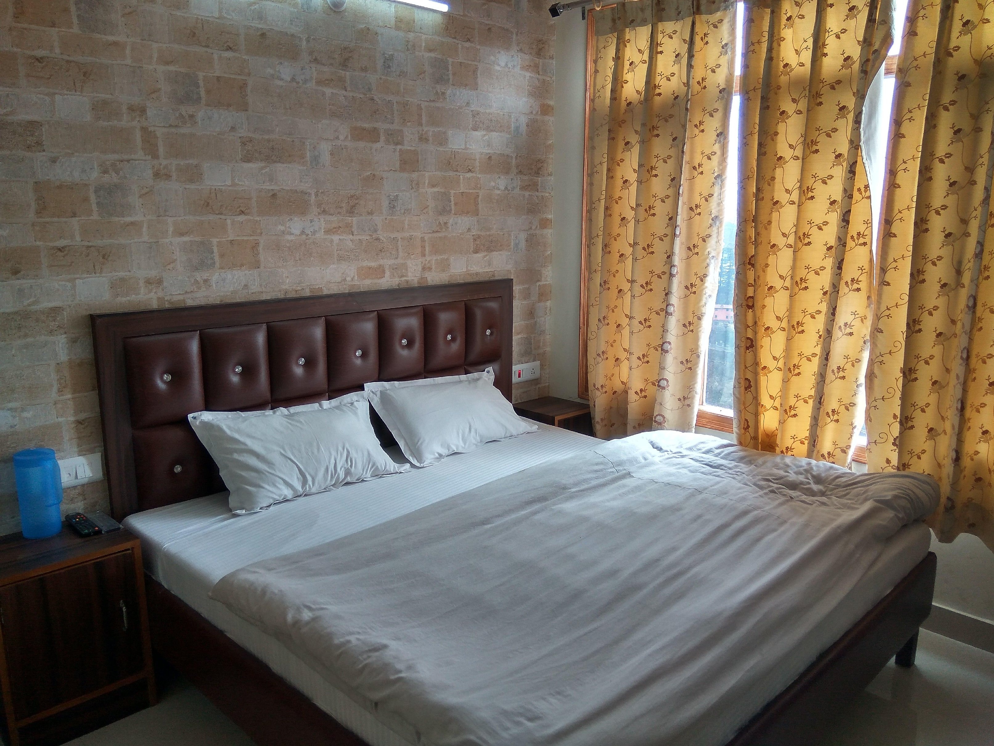 Hillview stay in Shimla - Tap to explore photos