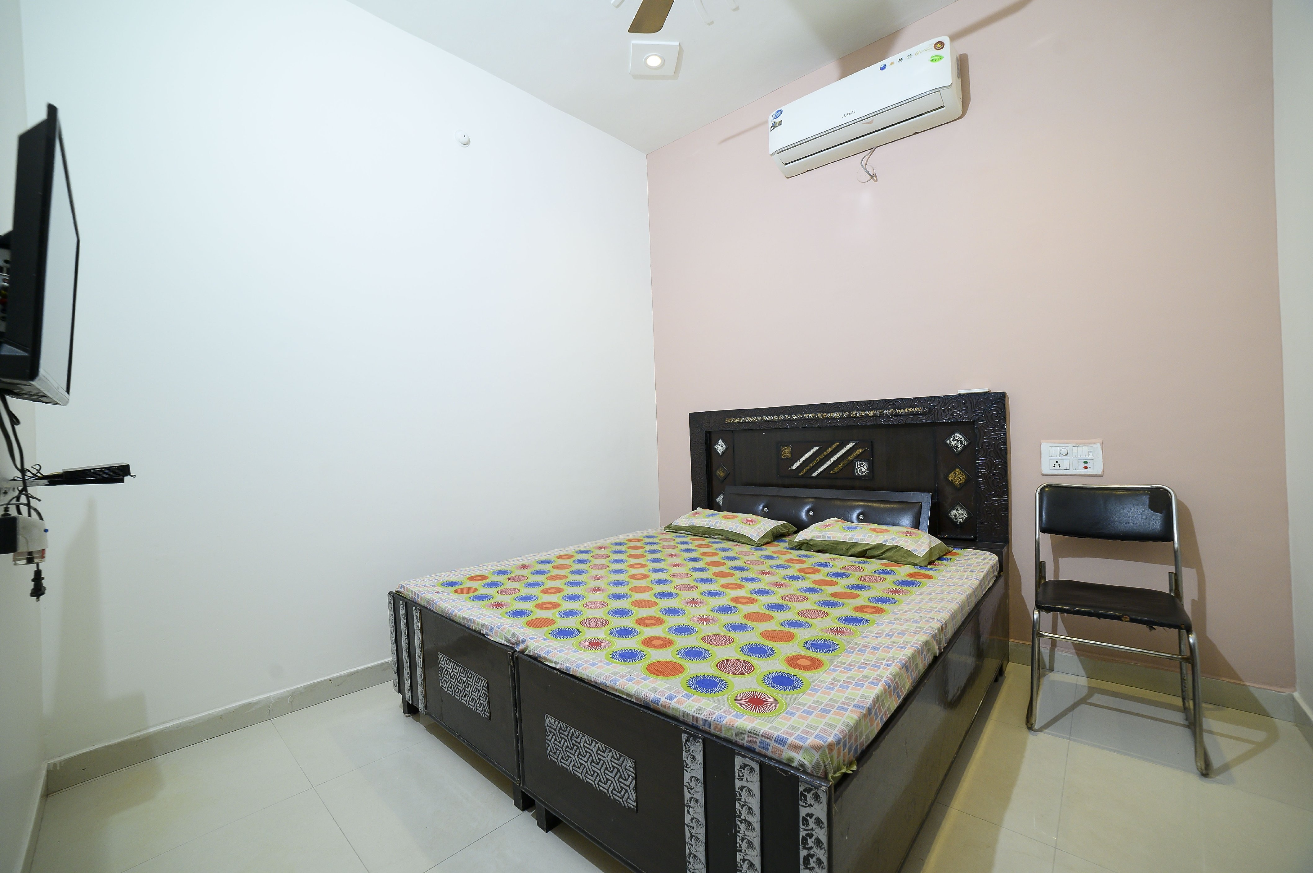 Dhingra Guest House - Tap to explore photos