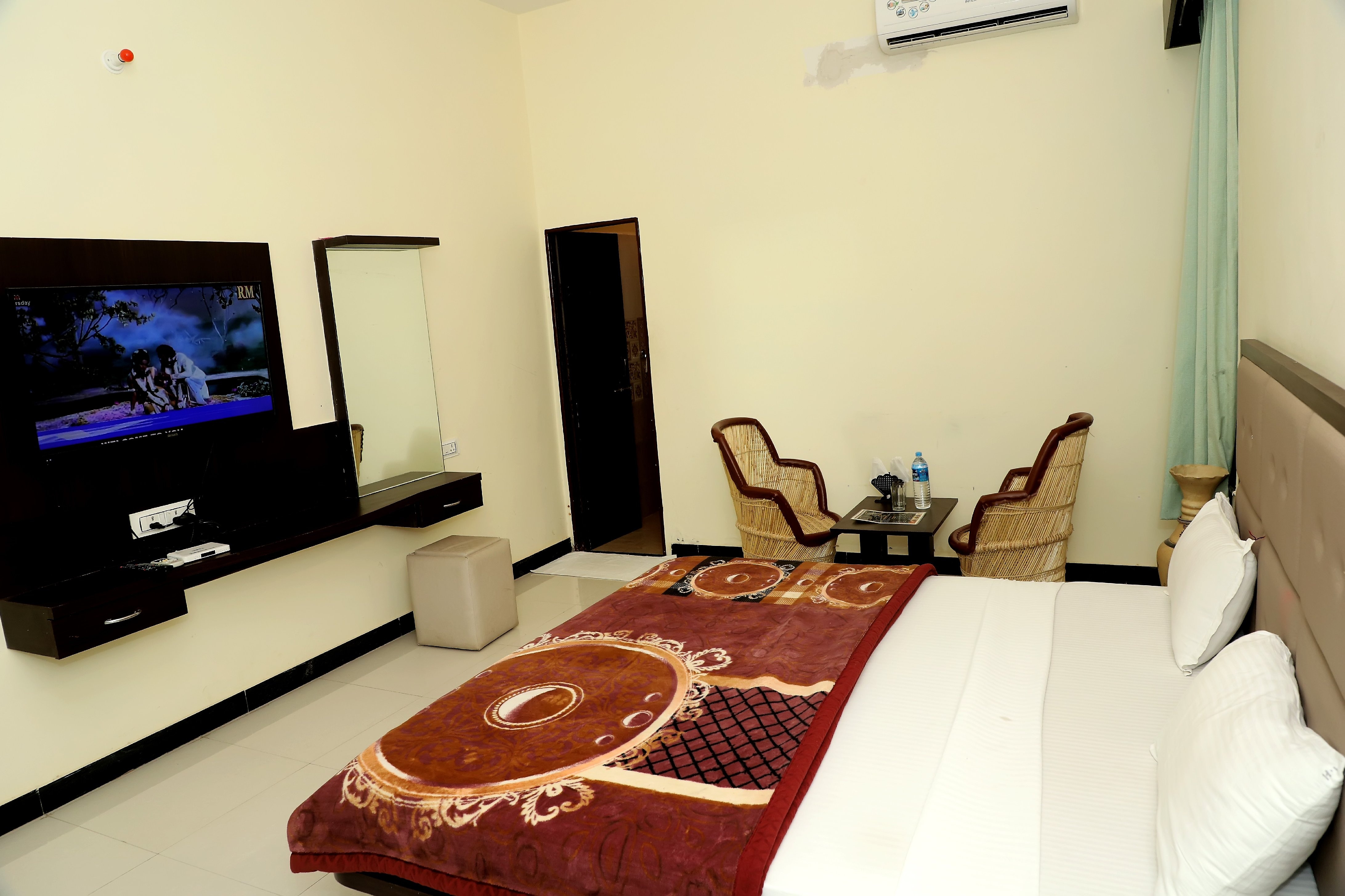 Aravali Hills Resort - Tap to explore photos