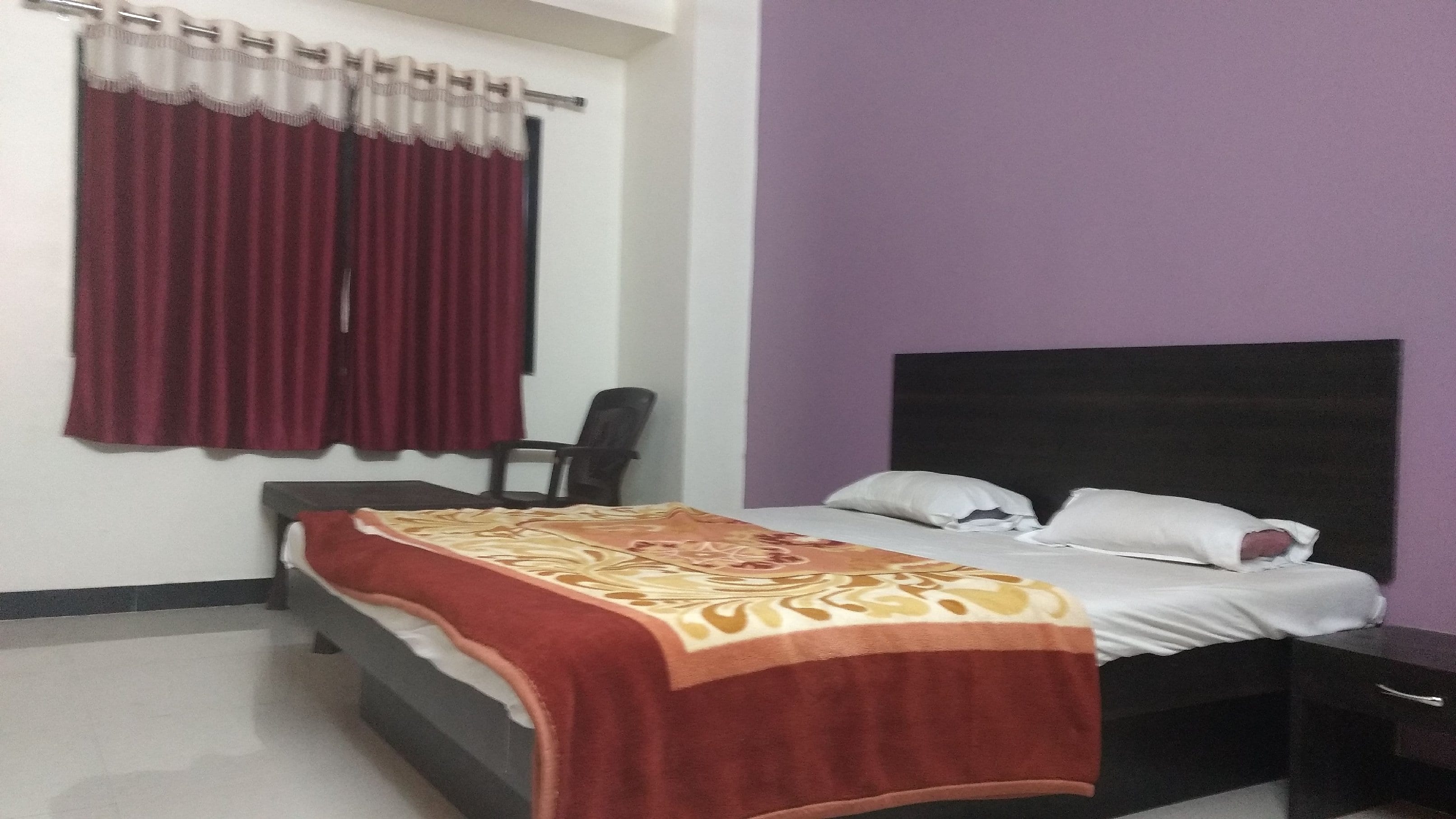 Athithi palace lodging - Tap to explore photos