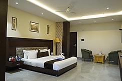 Hotel Pinaki Inn, Manendragarh