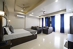 Hotel Zorba, Rohtak