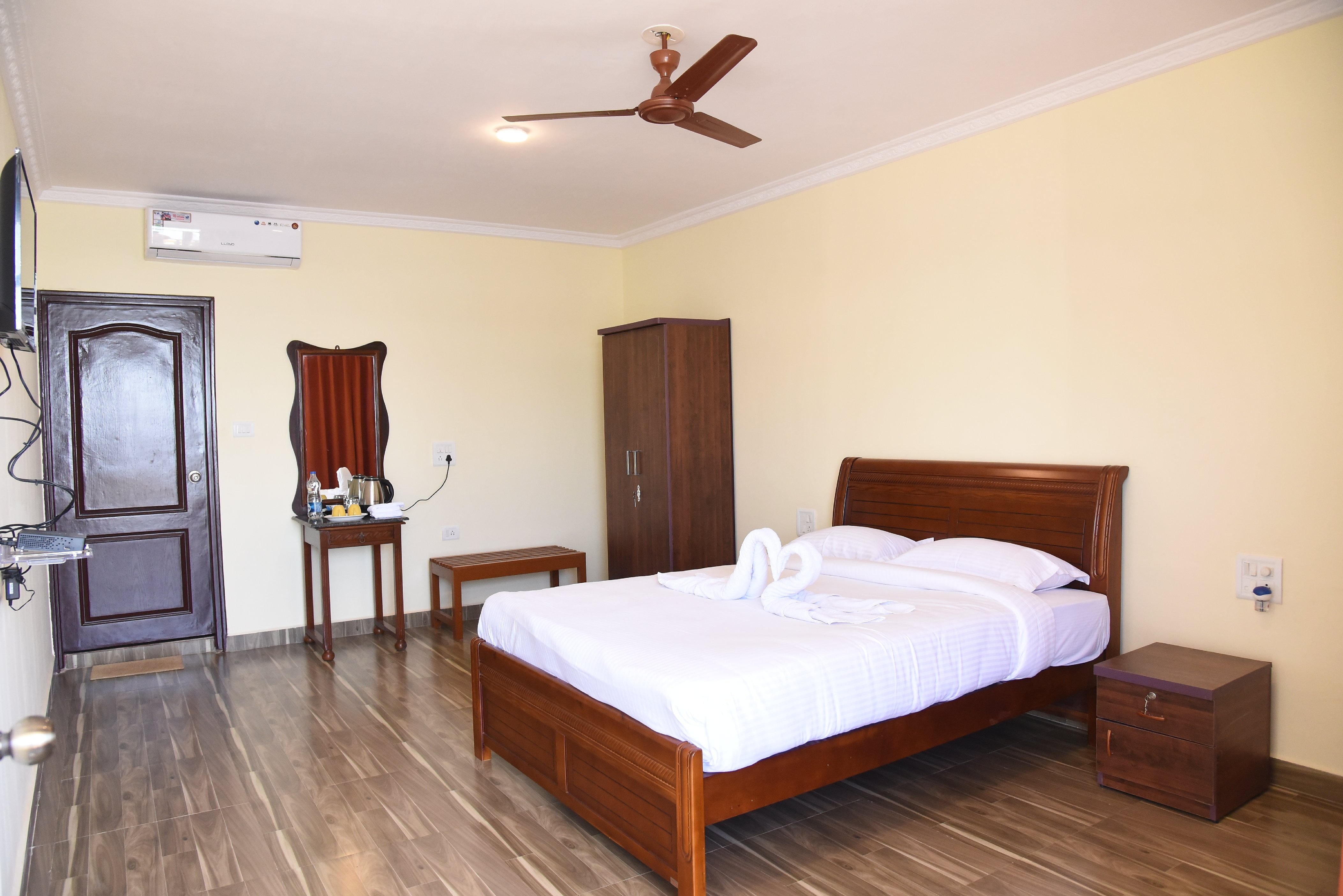 Mandovi River View Guest House - Tap to explore photos