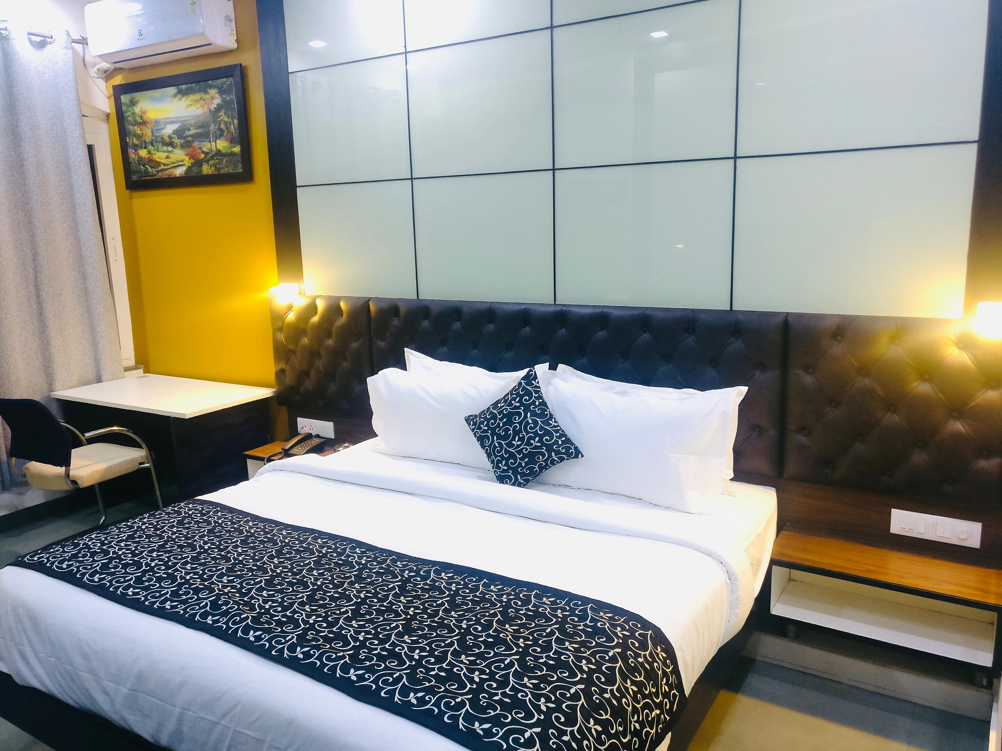 AC DELUXE ROOM 1
