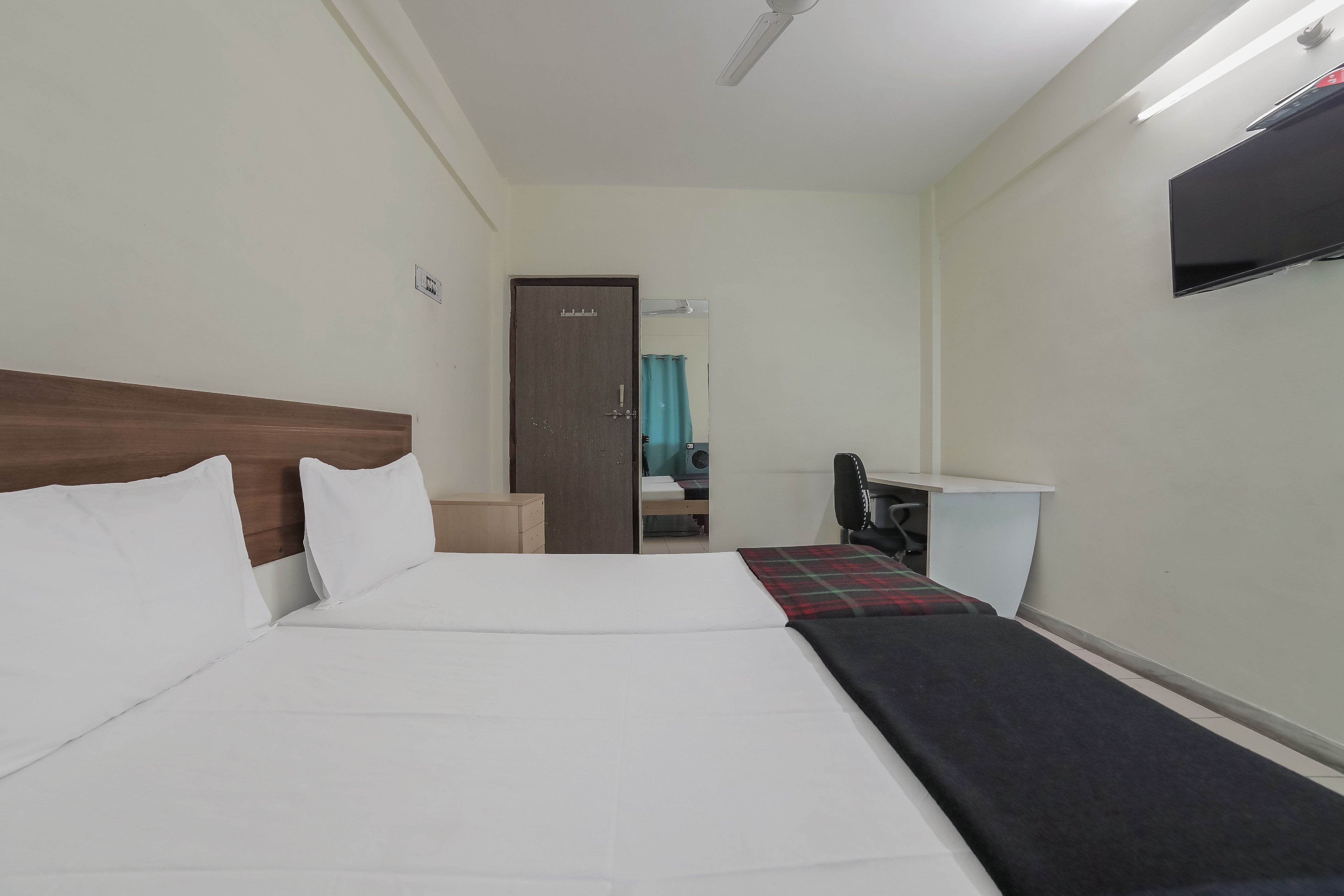 Non AC Separate Private Room With Shared Washroom 1