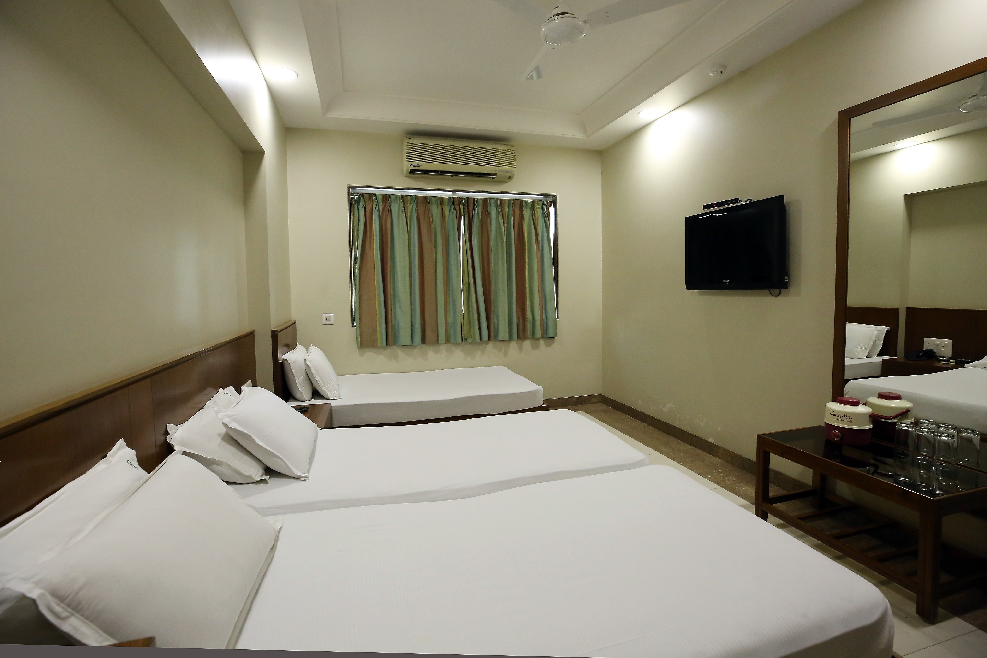 HOTEL BOMBAY INTERNATIONAL - Tap to explore photos