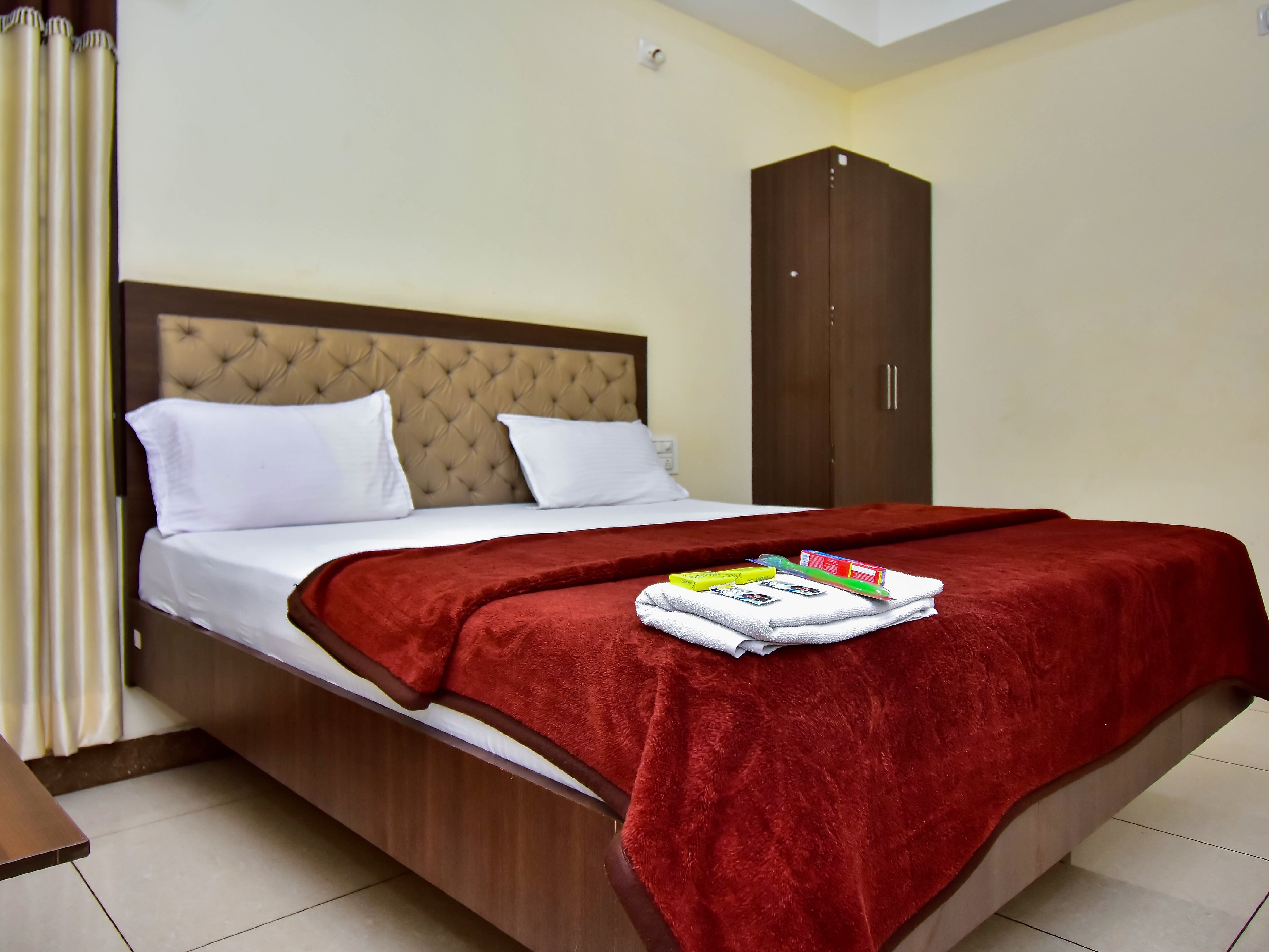 RAADHEY GUEST INN - Tap to explore photos