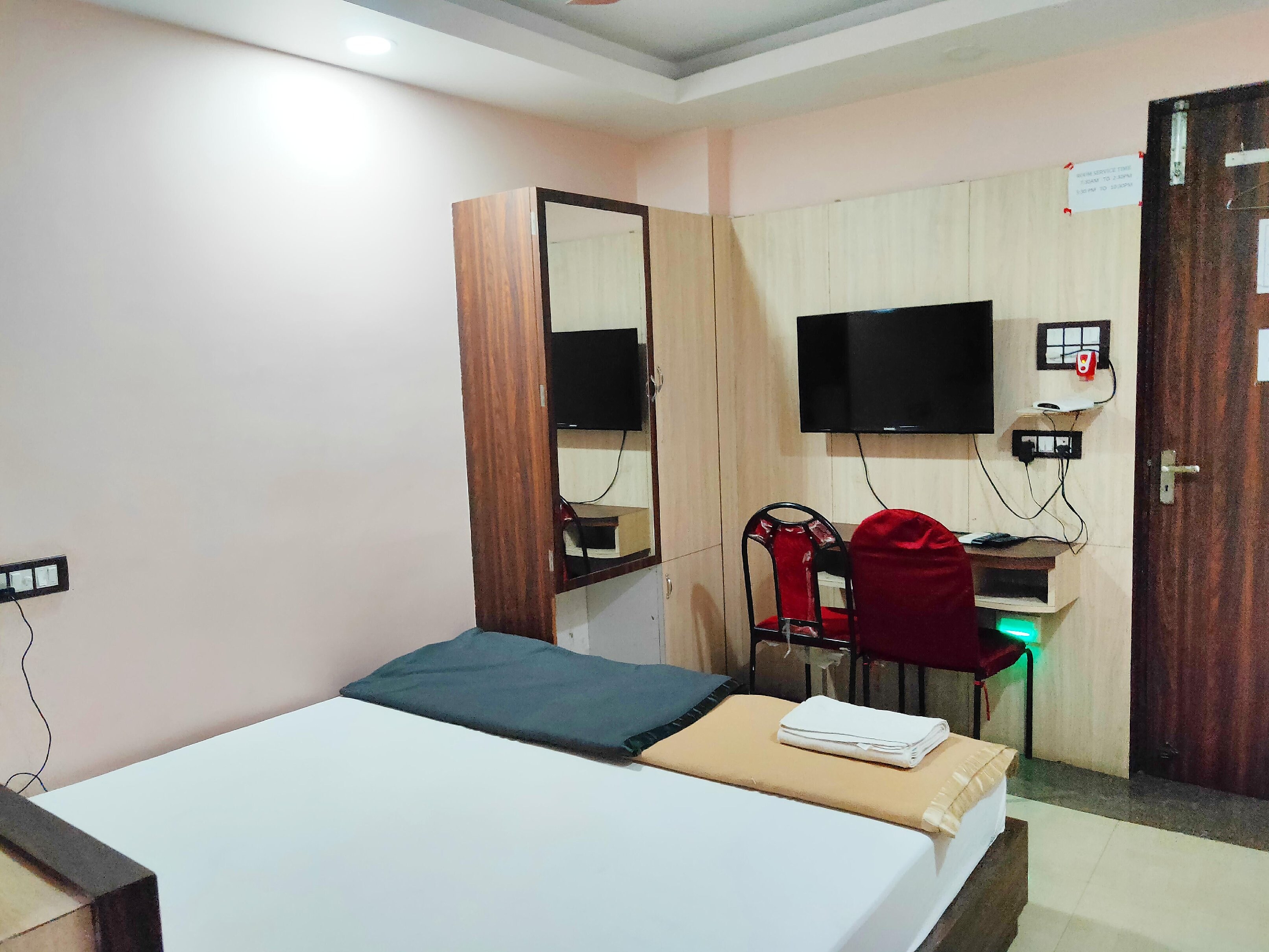 Hotel Neelam - Tap to explore photos