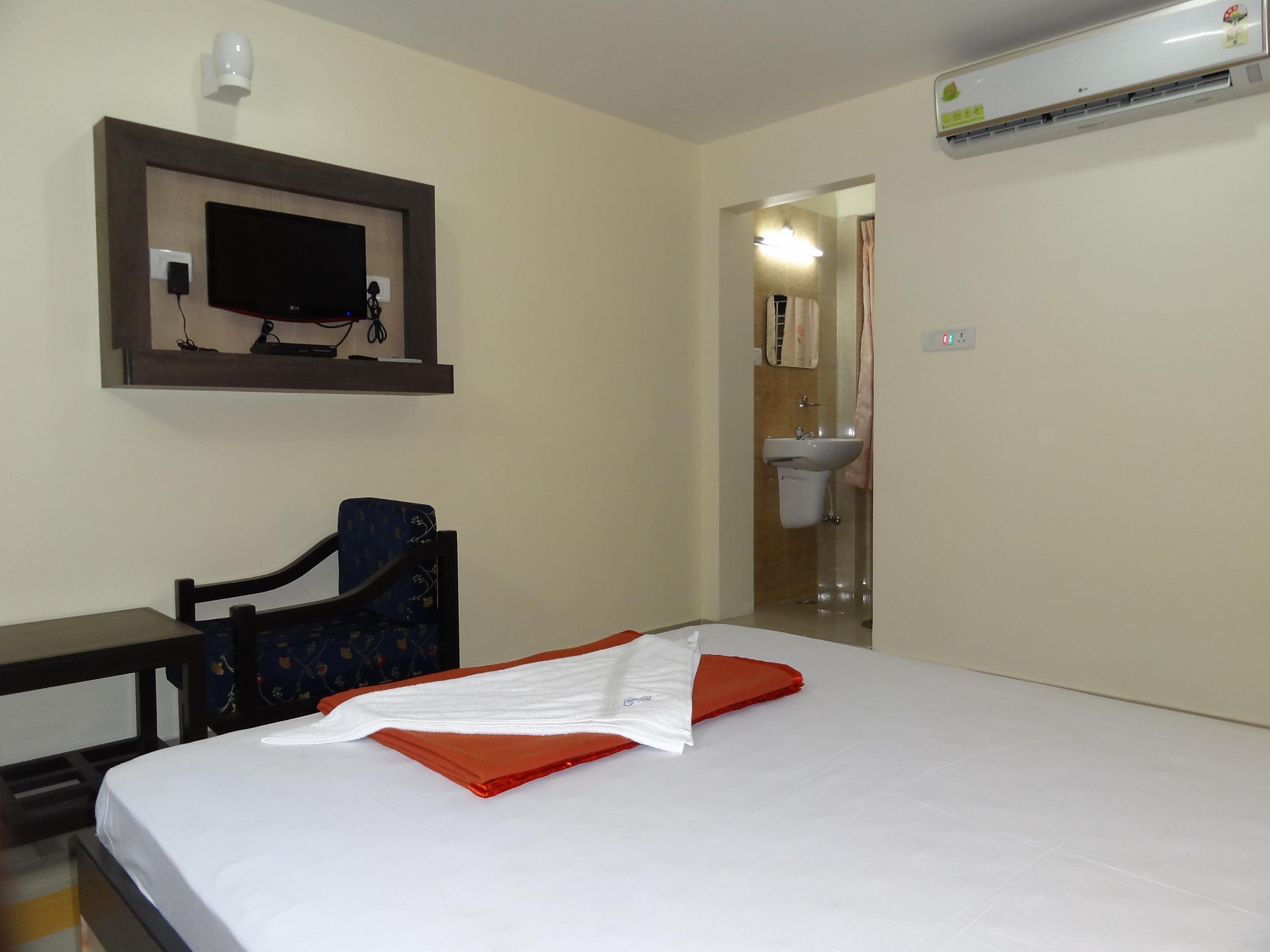 Hotel Pankaj Palace - Tap to explore photos