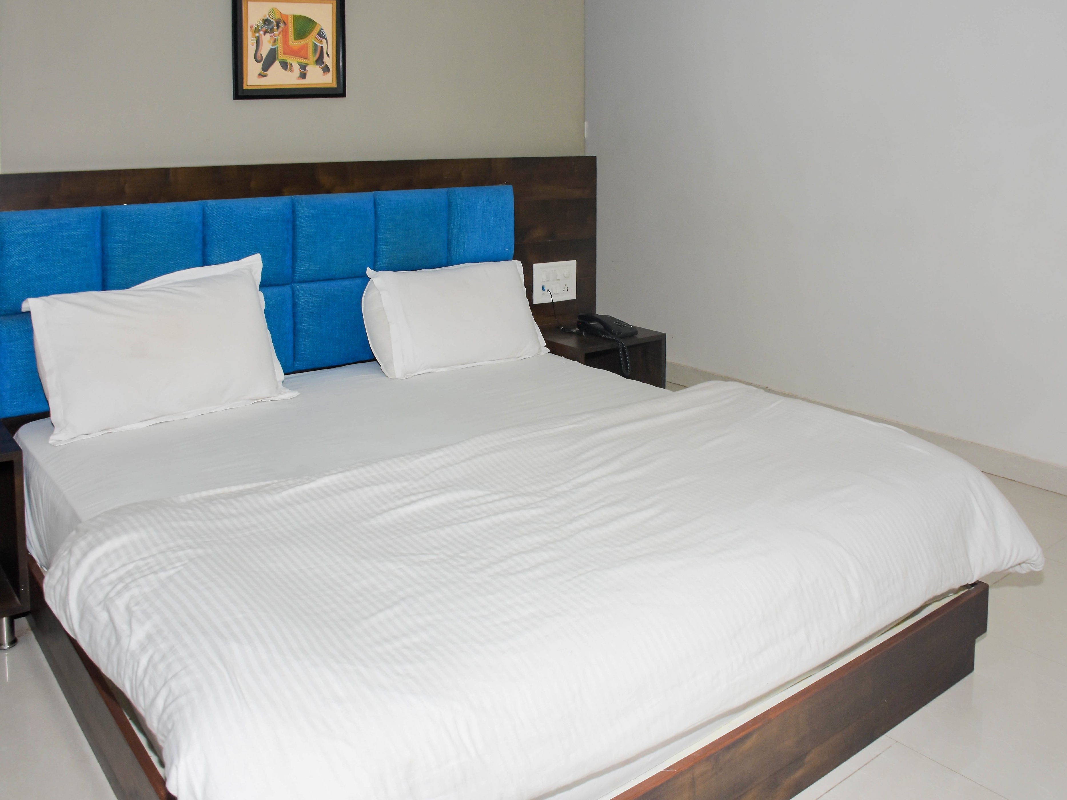 Hotel Sudarshan Inn - Tap to explore photos