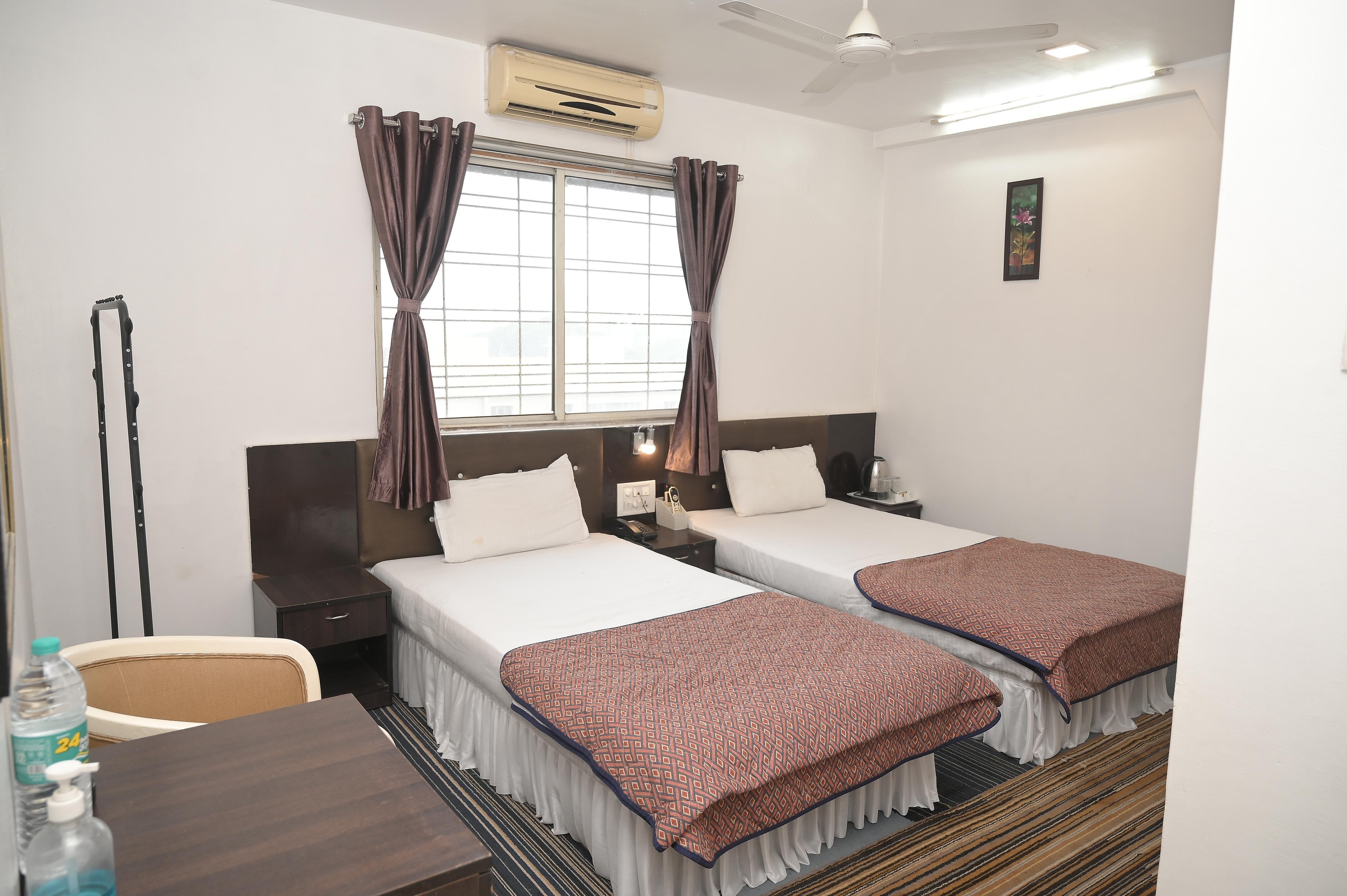 DELUXE ROOM Non AC 1
